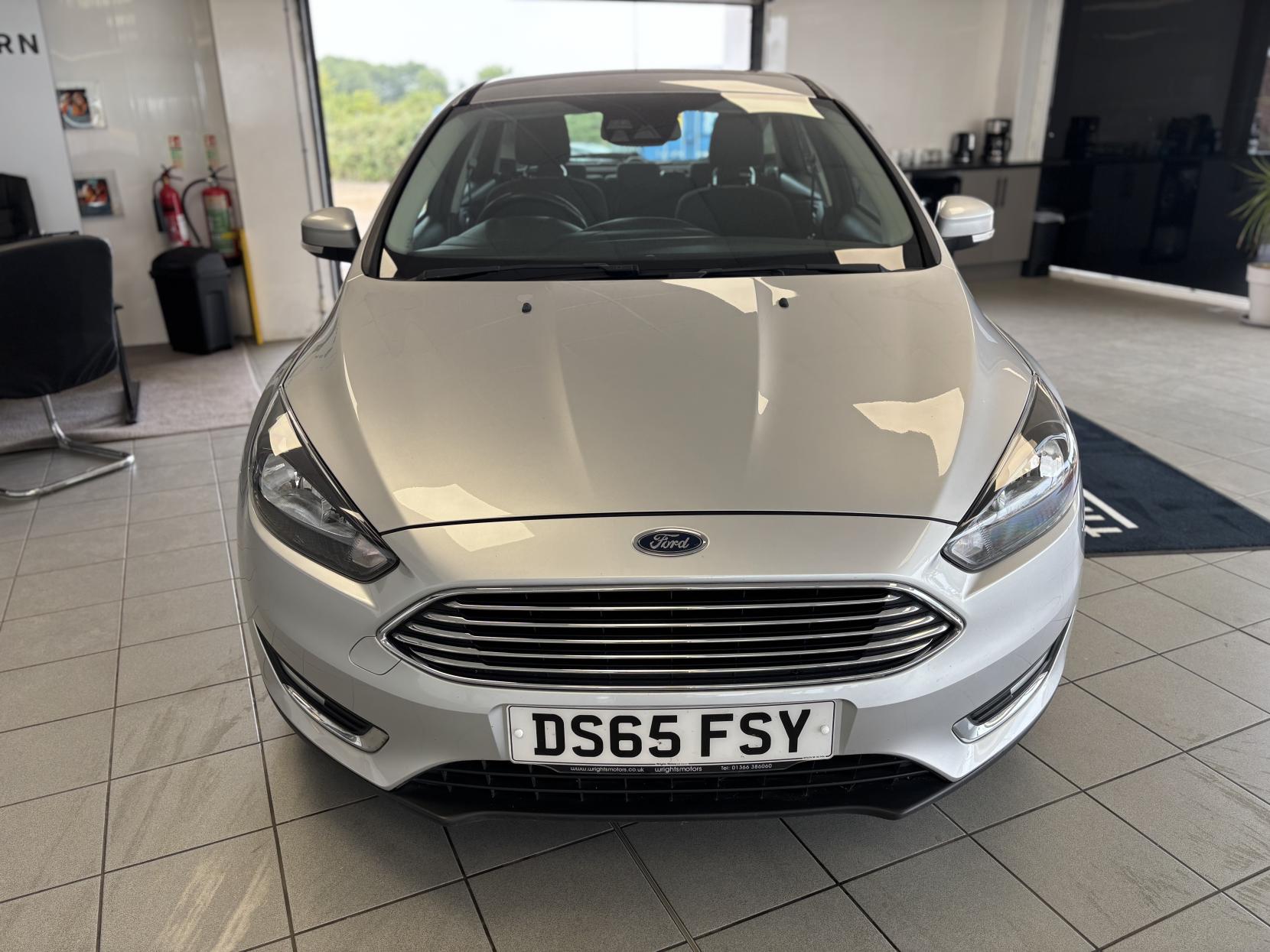 Ford Focus 1.6 TDCi Titanium Hatchback 5dr Diesel Manual Euro 5 (s/s) (115 ps)