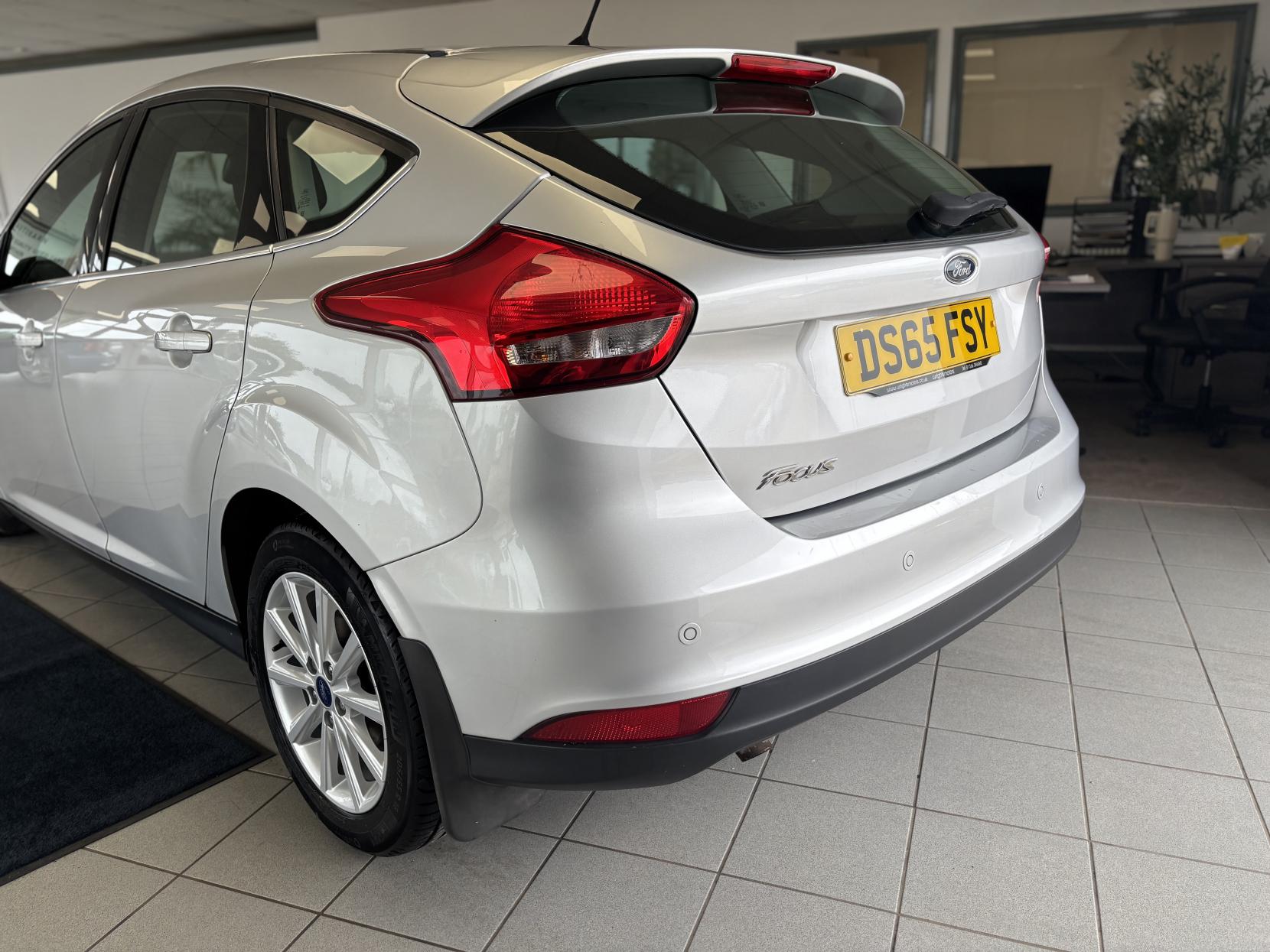 Ford Focus 1.6 TDCi Titanium Hatchback 5dr Diesel Manual Euro 5 (s/s) (115 ps)
