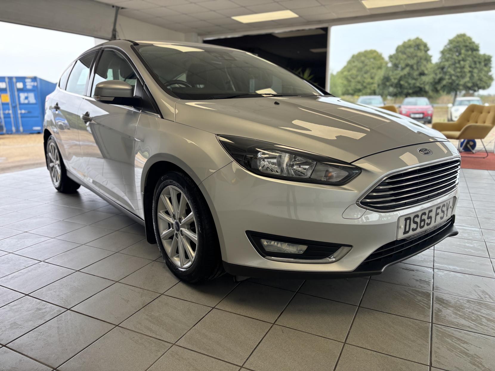 Ford Focus 1.6 TDCi Titanium Hatchback 5dr Diesel Manual Euro 5 (s/s) (115 ps)