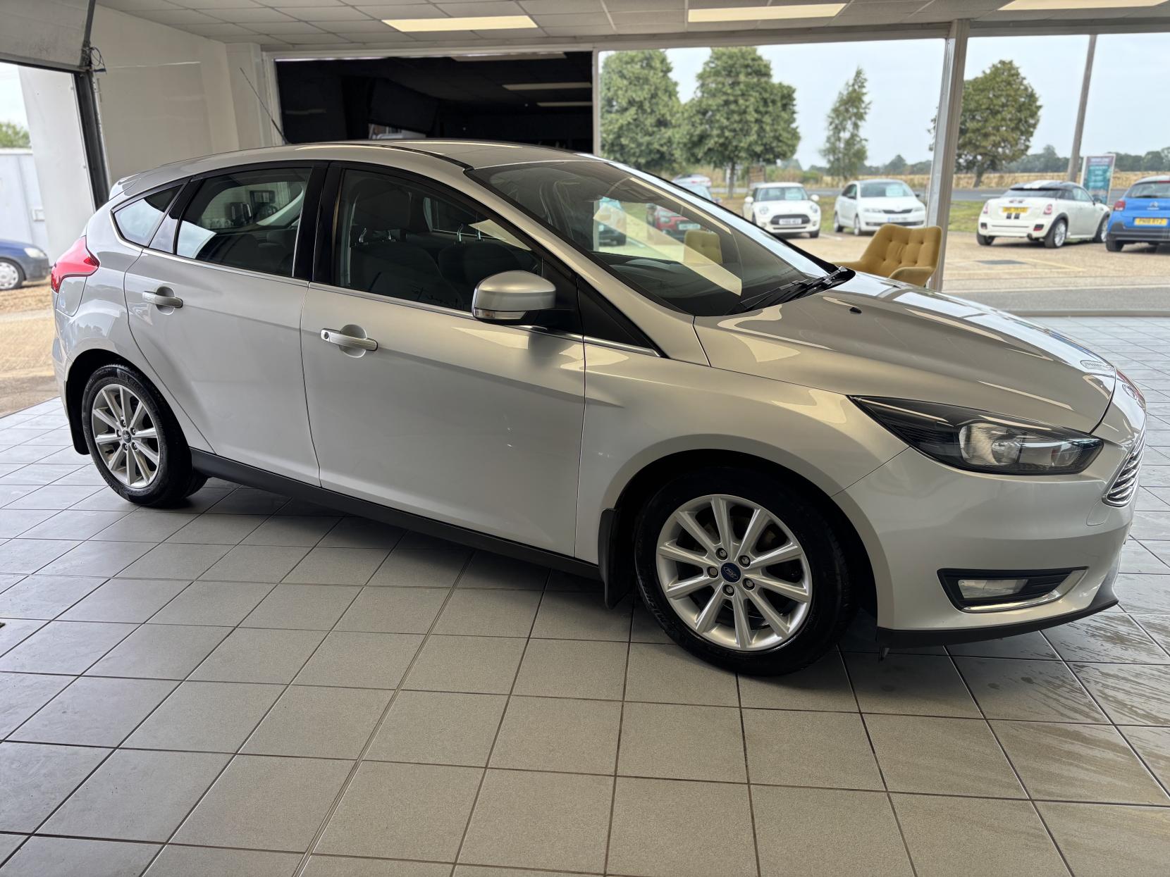 Ford Focus 1.6 TDCi Titanium Hatchback 5dr Diesel Manual Euro 5 (s/s) (115 ps)