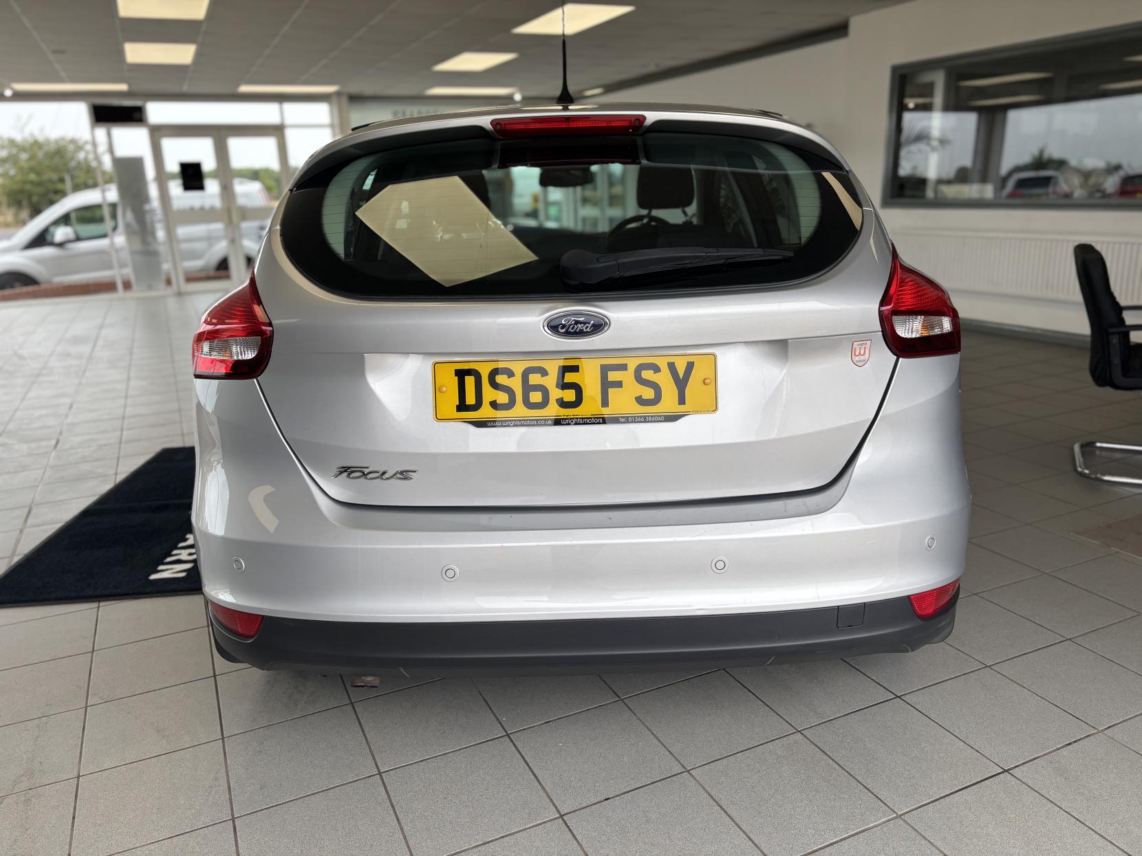 Ford Focus 1.6 TDCi Titanium Hatchback 5dr Diesel Manual Euro 5 (s/s) (115 ps)