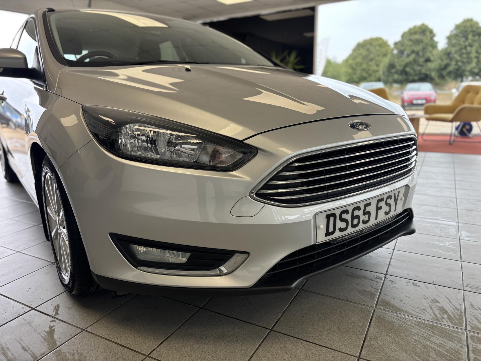 Ford Focus 1.6 TDCi Titanium Hatchback 5dr Diesel Manual Euro 5 (s/s) (115 ps)