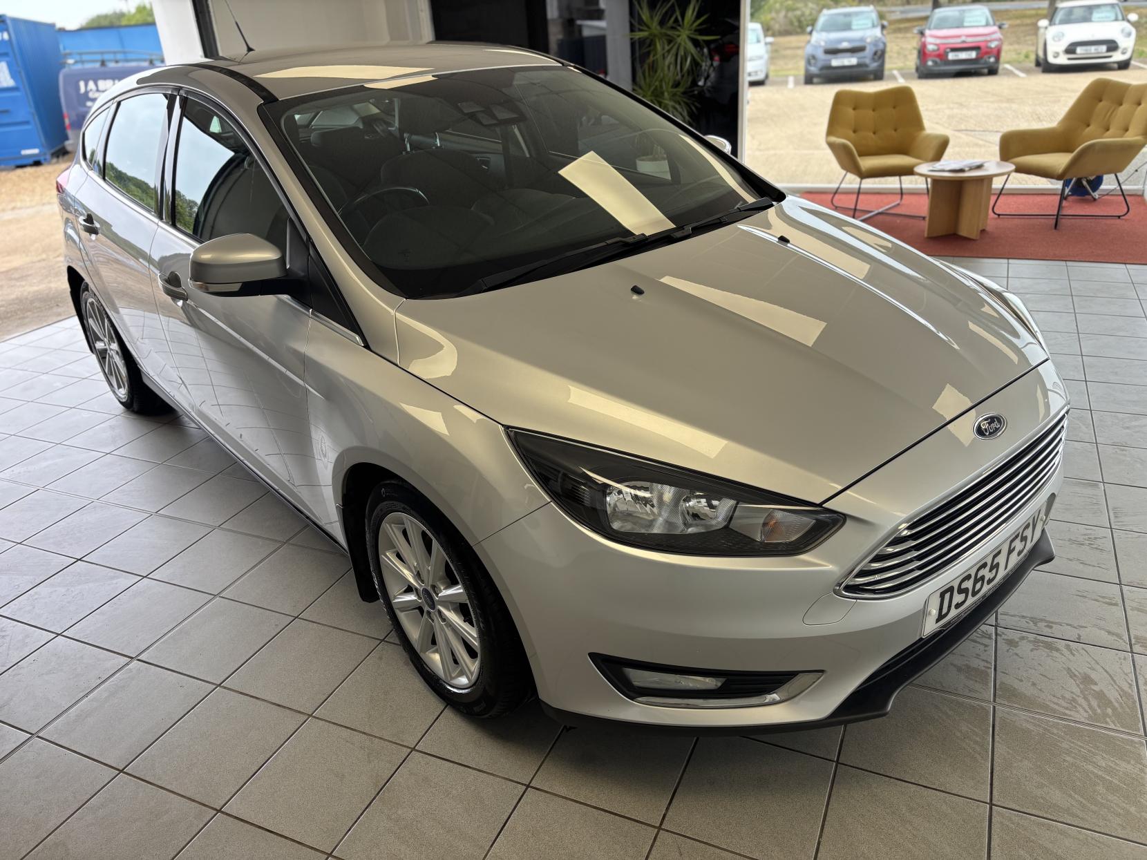 Ford Focus 1.6 TDCi Titanium Hatchback 5dr Diesel Manual Euro 5 (s/s) (115 ps)