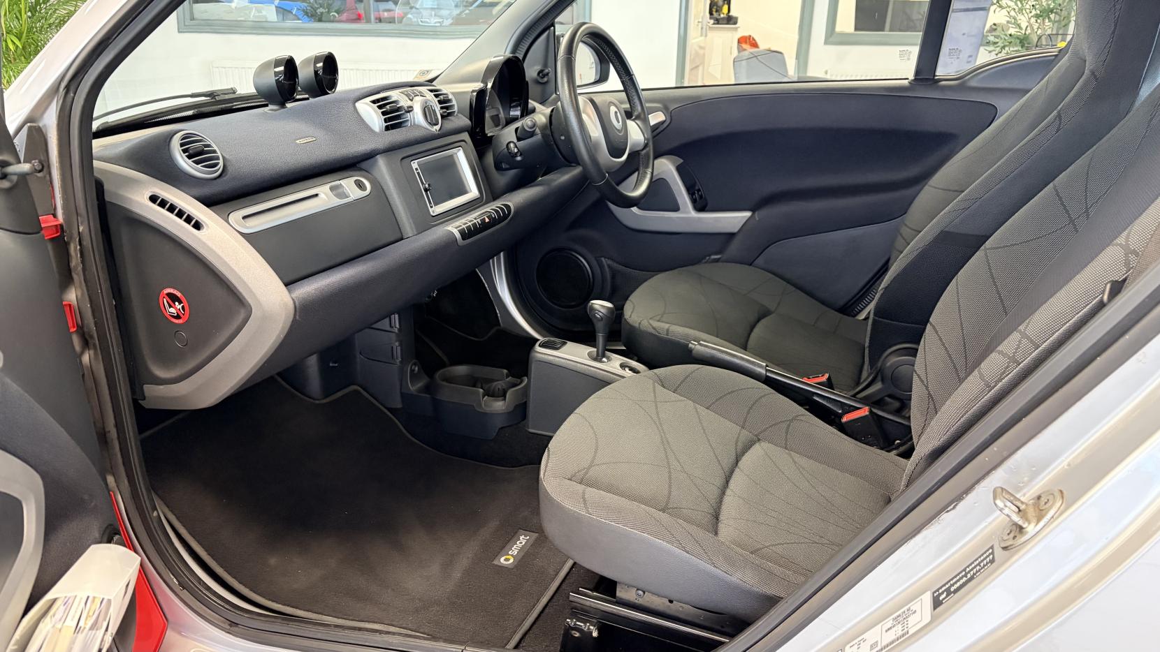 Smart fortwo 0.8 CDI Passion Coupe 2dr Diesel SoftTouch Euro 5 (54 bhp)