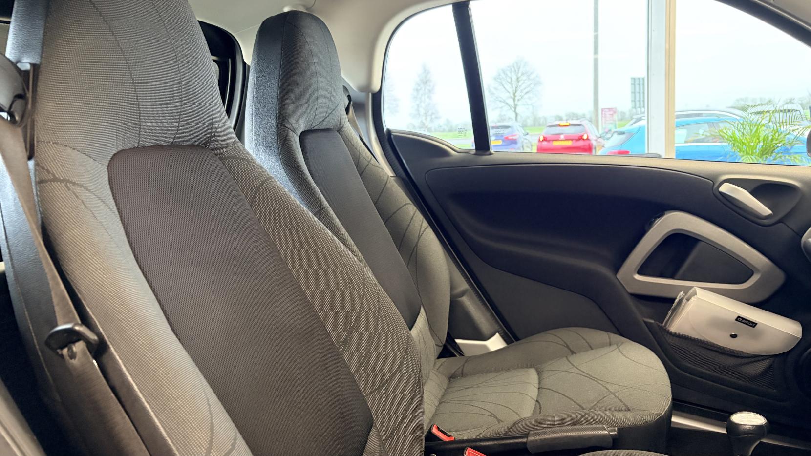 Smart fortwo 0.8 CDI Passion Coupe 2dr Diesel SoftTouch Euro 5 (54 bhp)