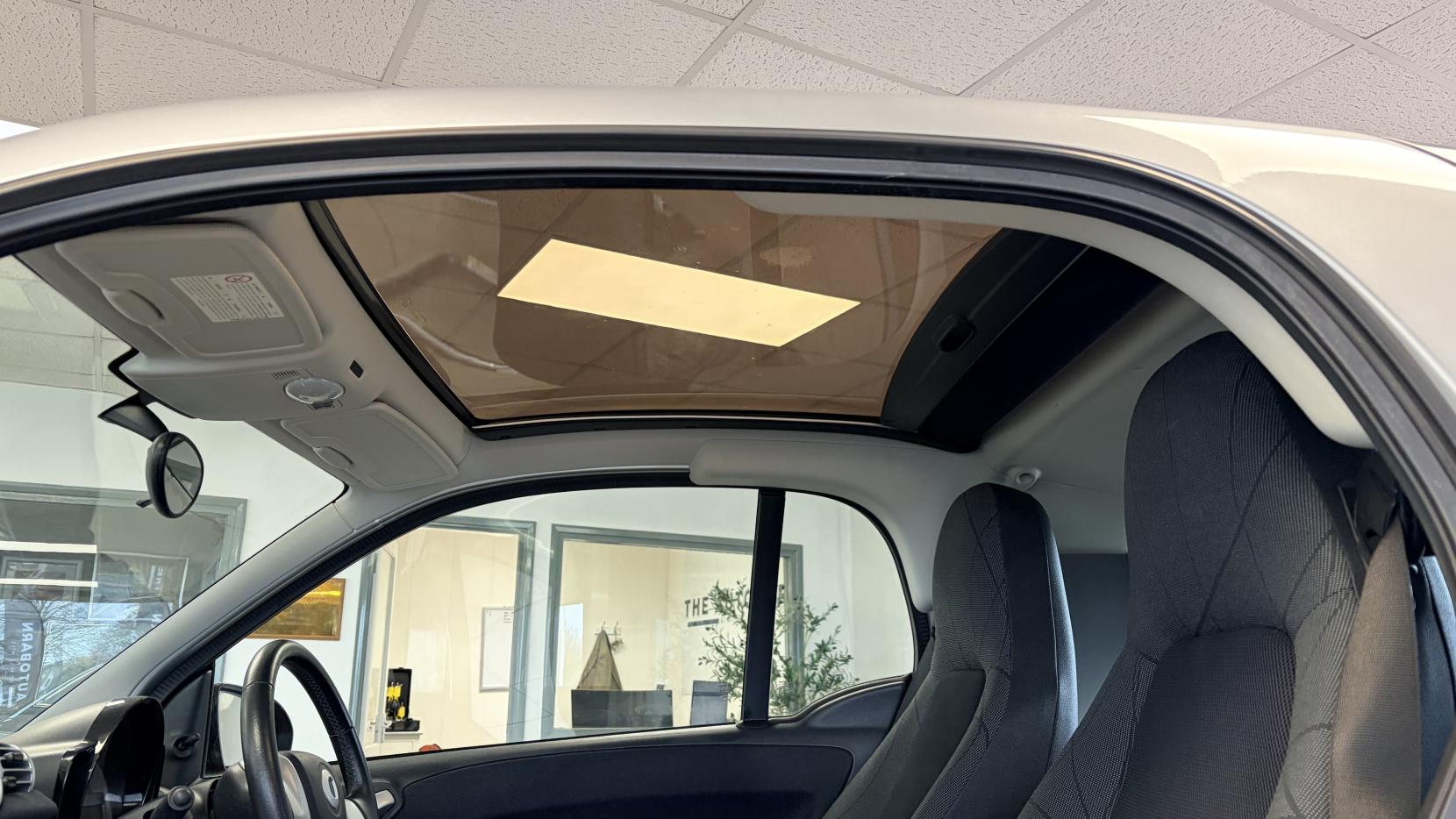 Smart fortwo 0.8 CDI Passion Coupe 2dr Diesel SoftTouch Euro 5 (54 bhp)