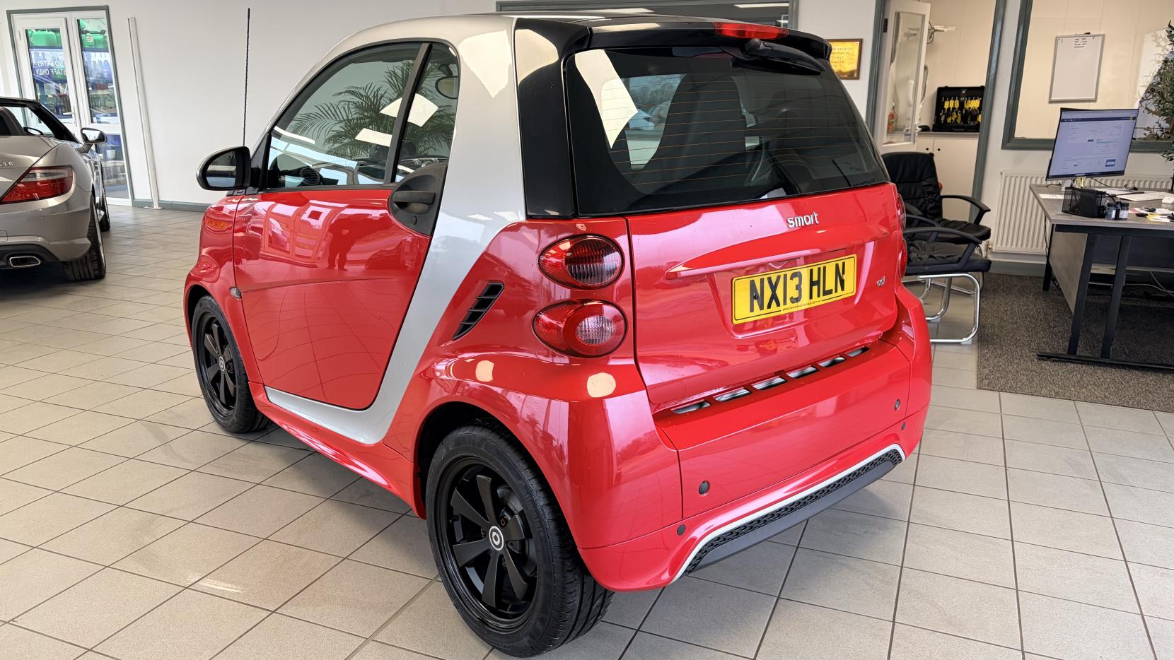 Smart fortwo 0.8 CDI Passion Coupe 2dr Diesel SoftTouch Euro 5 (54 bhp)