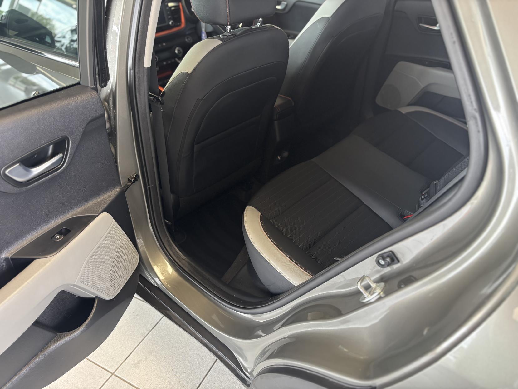 Kia Stonic 1.6 CRDi First Edition SUV 5dr Diesel Manual Euro 6 (s/s) (108 bhp)