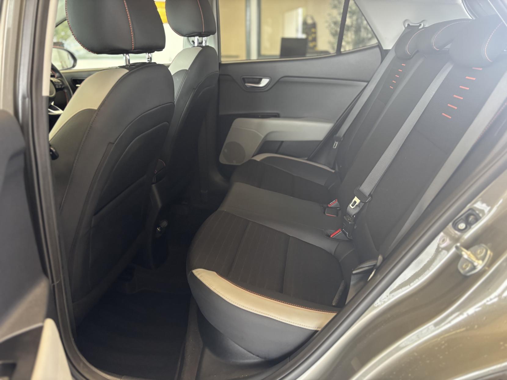 Kia Stonic 1.6 CRDi First Edition SUV 5dr Diesel Manual Euro 6 (s/s) (108 bhp)