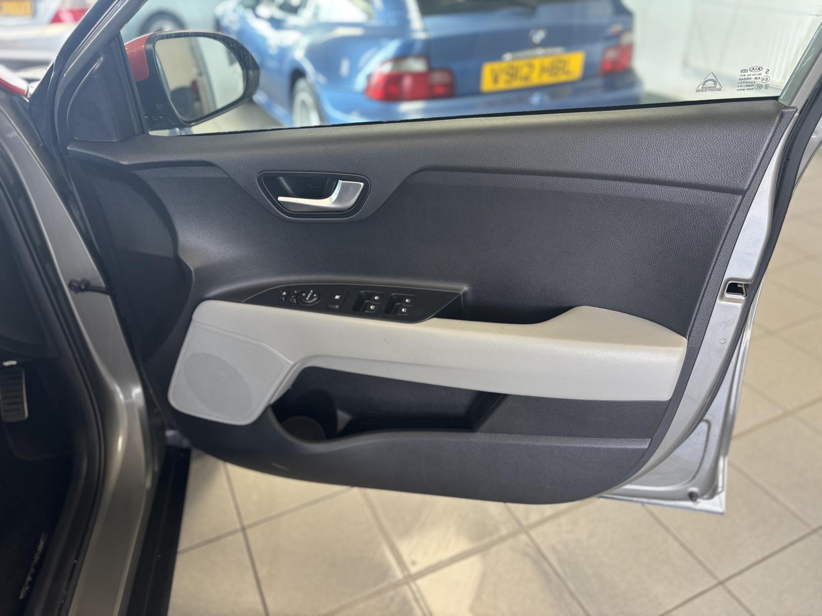 Kia Stonic 1.6 CRDi First Edition SUV 5dr Diesel Manual Euro 6 (s/s) (108 bhp)