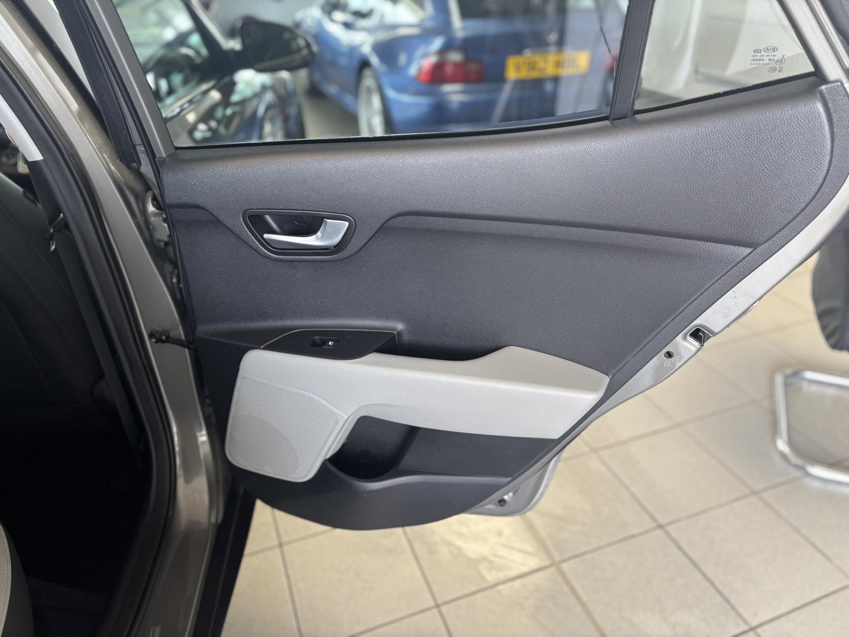 Kia Stonic 1.6 CRDi First Edition SUV 5dr Diesel Manual Euro 6 (s/s) (108 bhp)