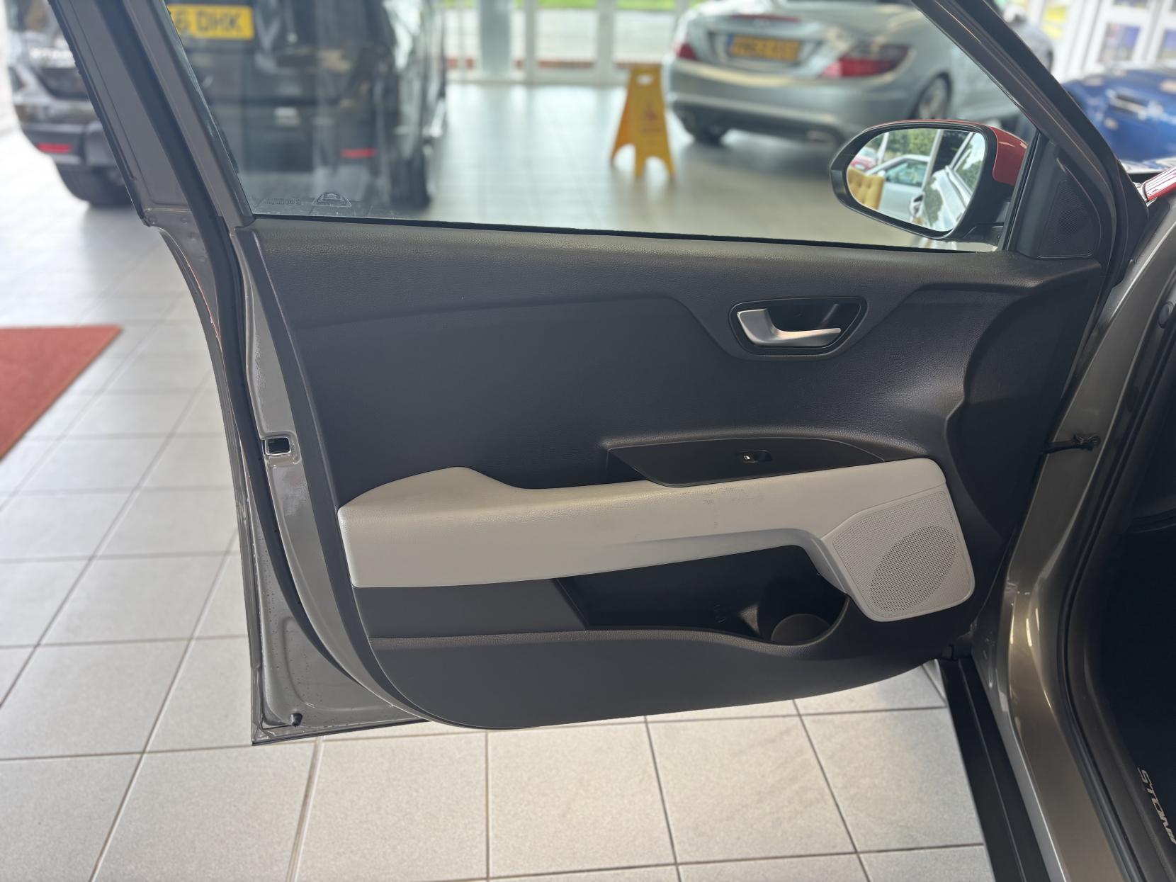 Kia Stonic 1.6 CRDi First Edition SUV 5dr Diesel Manual Euro 6 (s/s) (108 bhp)