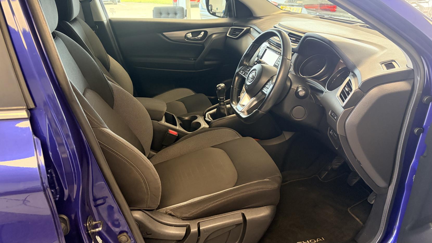 Nissan Qashqai 1.6 dCi N-Connecta SUV 5dr Diesel Manual 4WD Euro 6 (s/s) (130 ps)