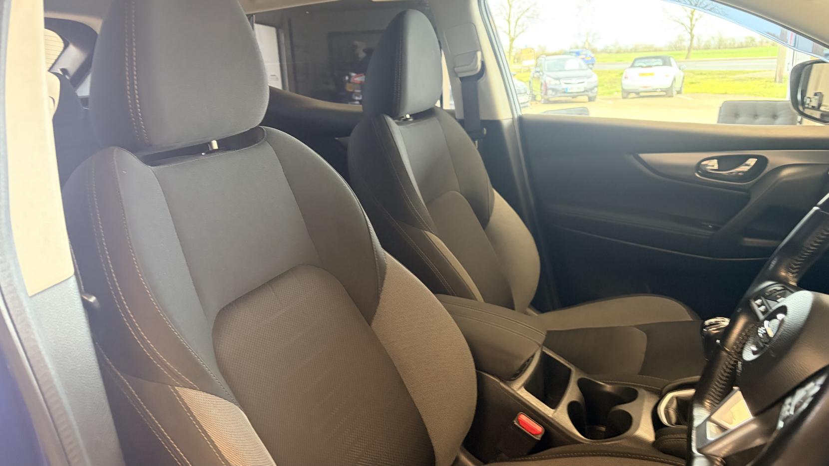 Nissan Qashqai 1.6 dCi N-Connecta SUV 5dr Diesel Manual 4WD Euro 6 (s/s) (130 ps)