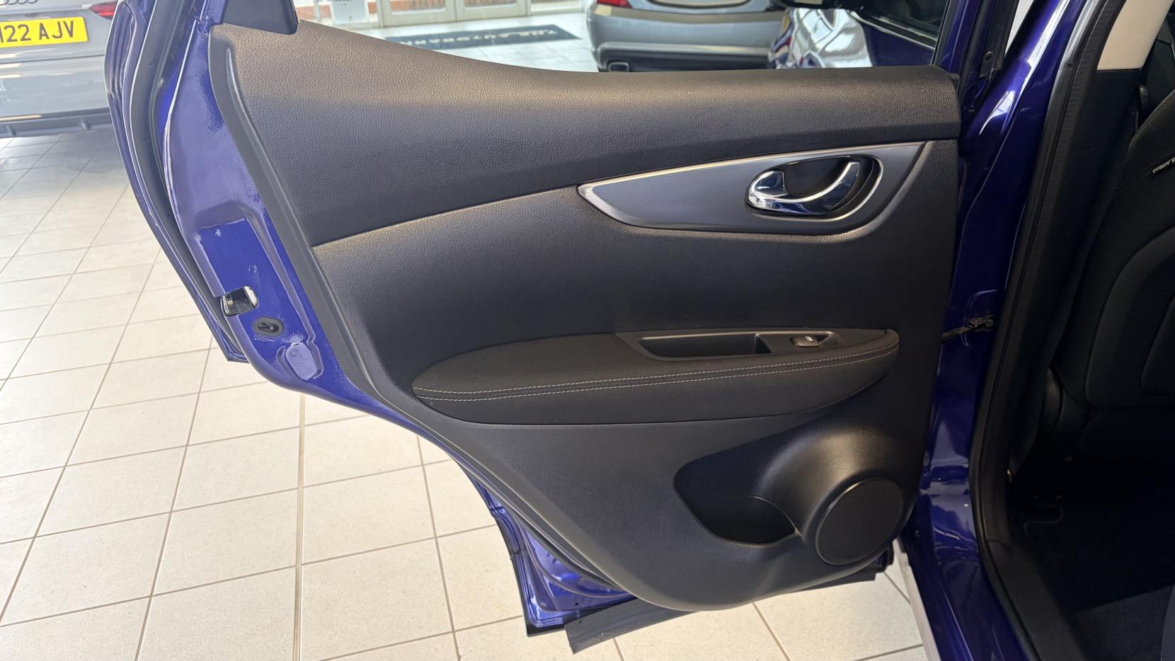 Nissan Qashqai 1.6 dCi N-Connecta SUV 5dr Diesel Manual 4WD Euro 6 (s/s) (130 ps)