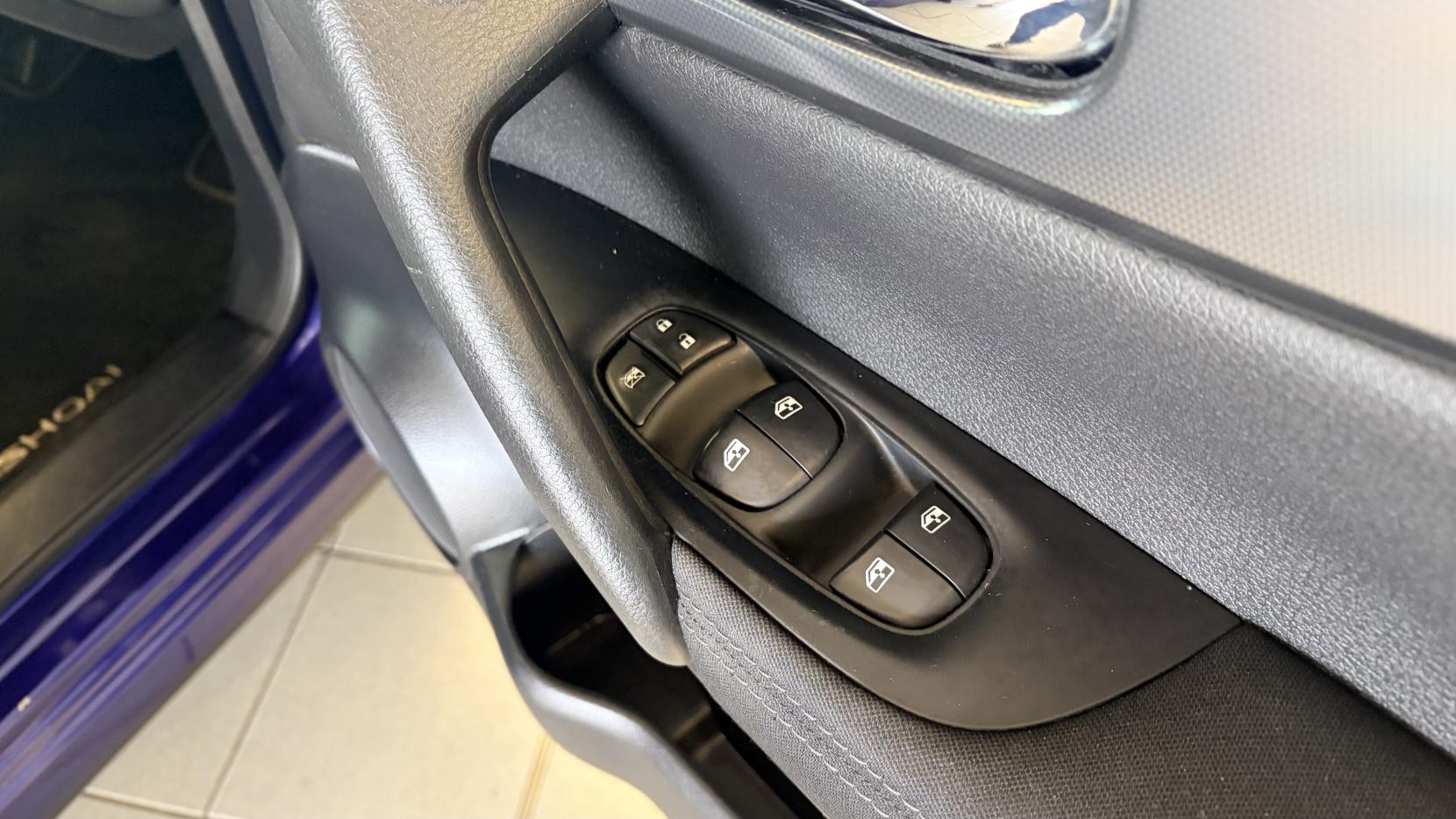 Nissan Qashqai 1.6 dCi N-Connecta SUV 5dr Diesel Manual 4WD Euro 6 (s/s) (130 ps)