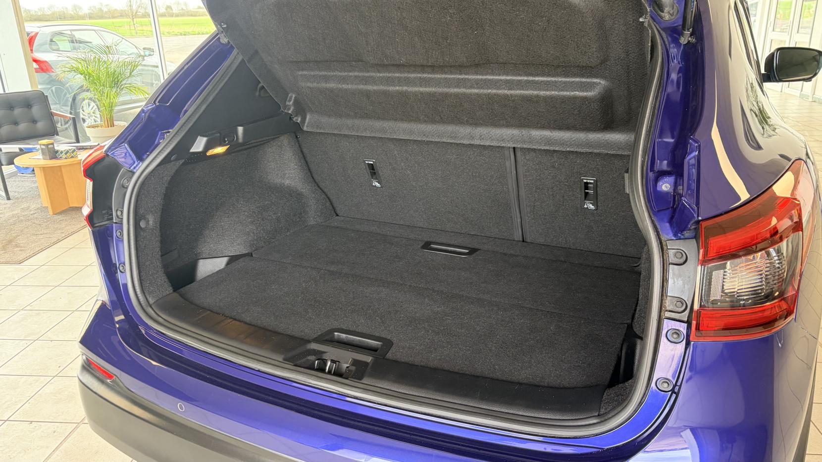 Nissan Qashqai 1.6 dCi N-Connecta SUV 5dr Diesel Manual 4WD Euro 6 (s/s) (130 ps)