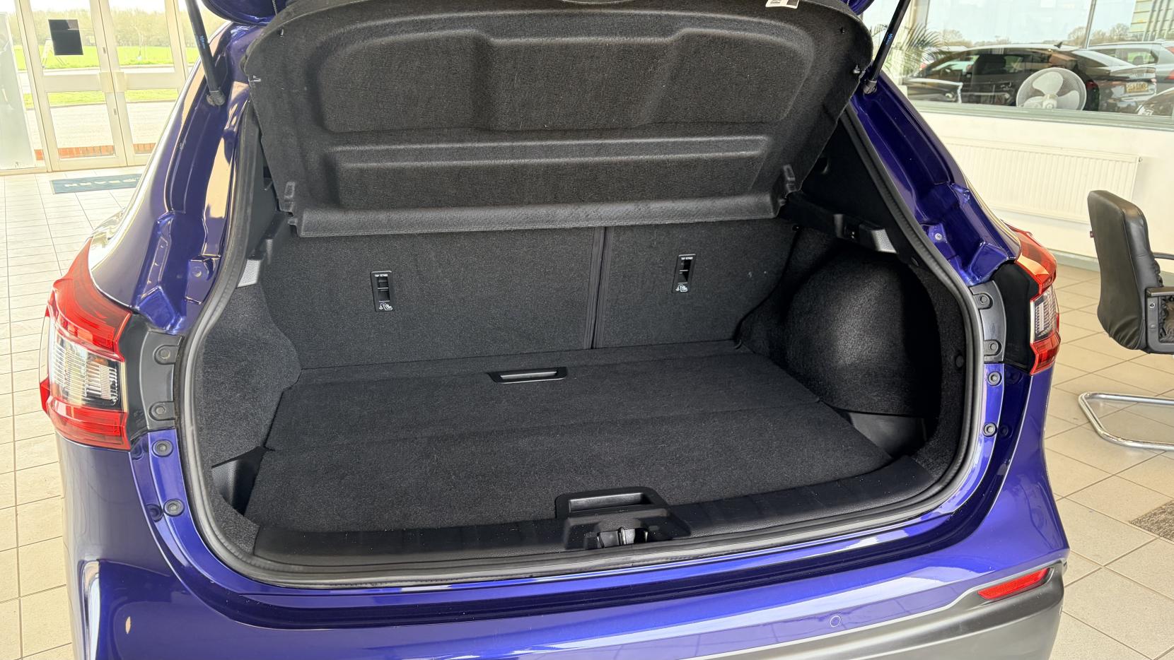 Nissan Qashqai 1.6 dCi N-Connecta SUV 5dr Diesel Manual 4WD Euro 6 (s/s) (130 ps)