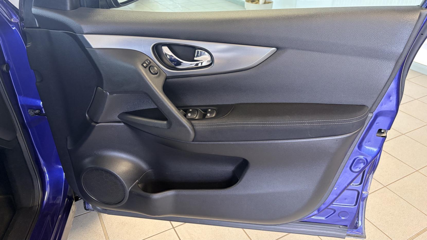 Nissan Qashqai 1.6 dCi N-Connecta SUV 5dr Diesel Manual 4WD Euro 6 (s/s) (130 ps)