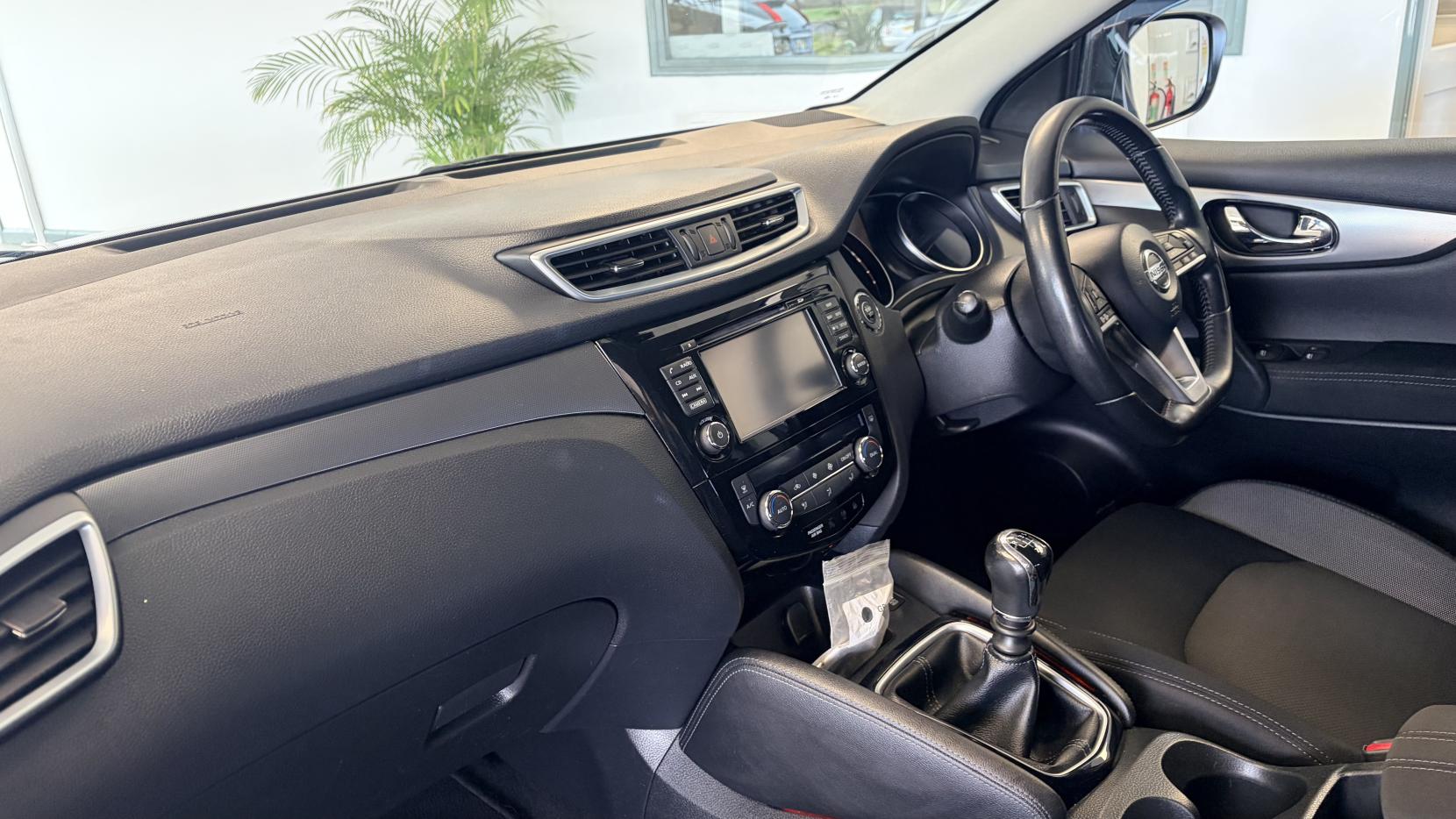 Nissan Qashqai 1.6 dCi N-Connecta SUV 5dr Diesel Manual 4WD Euro 6 (s/s) (130 ps)