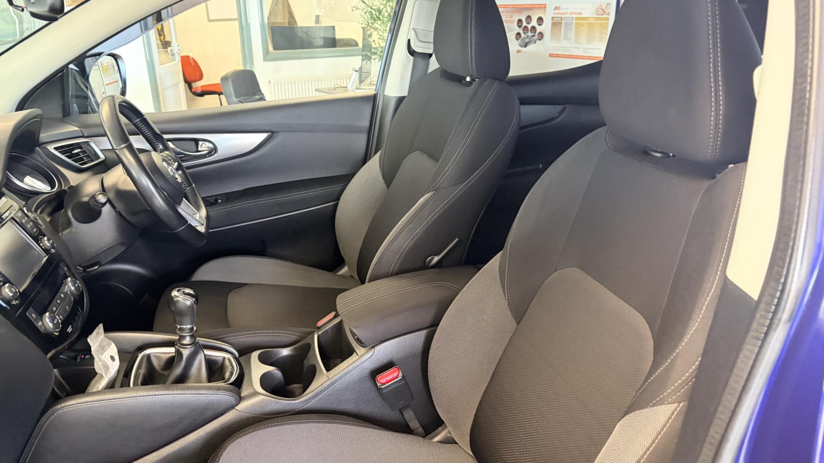 Nissan Qashqai 1.6 dCi N-Connecta SUV 5dr Diesel Manual 4WD Euro 6 (s/s) (130 ps)