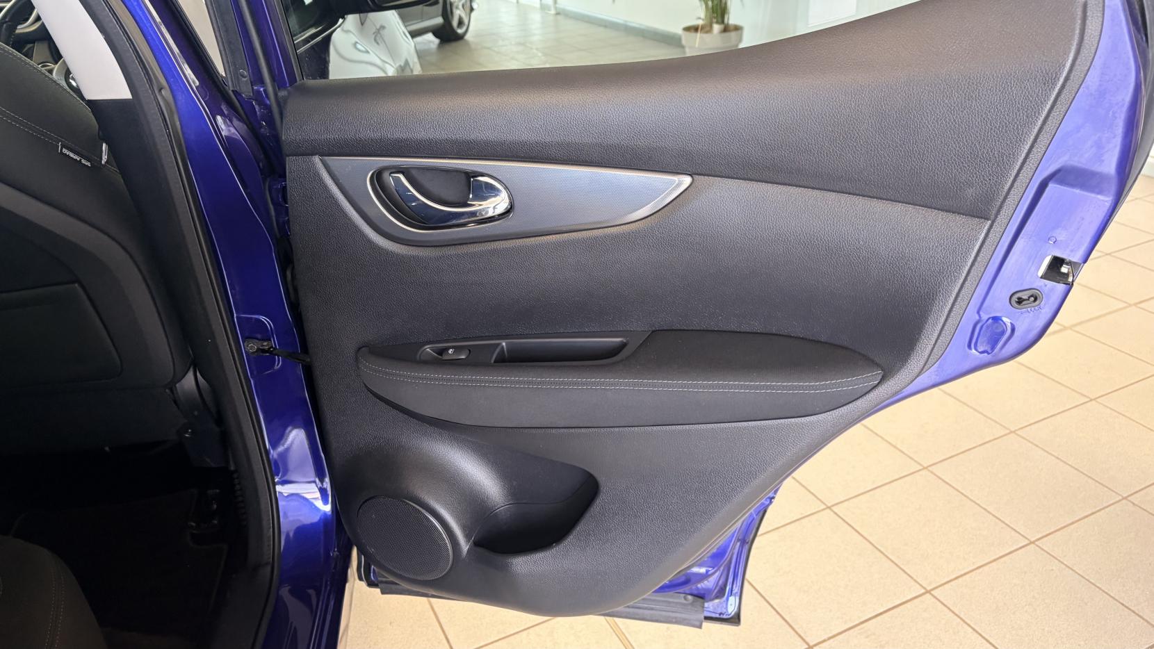 Nissan Qashqai 1.6 dCi N-Connecta SUV 5dr Diesel Manual 4WD Euro 6 (s/s) (130 ps)