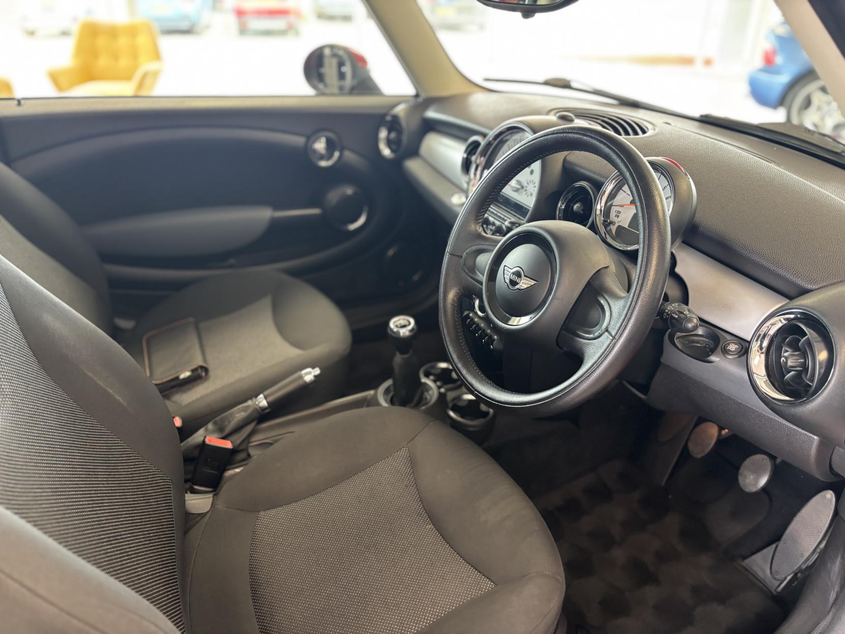 MINI Hatch 1.6 One Hatchback 3dr Petrol Manual Euro 5 (98 ps)