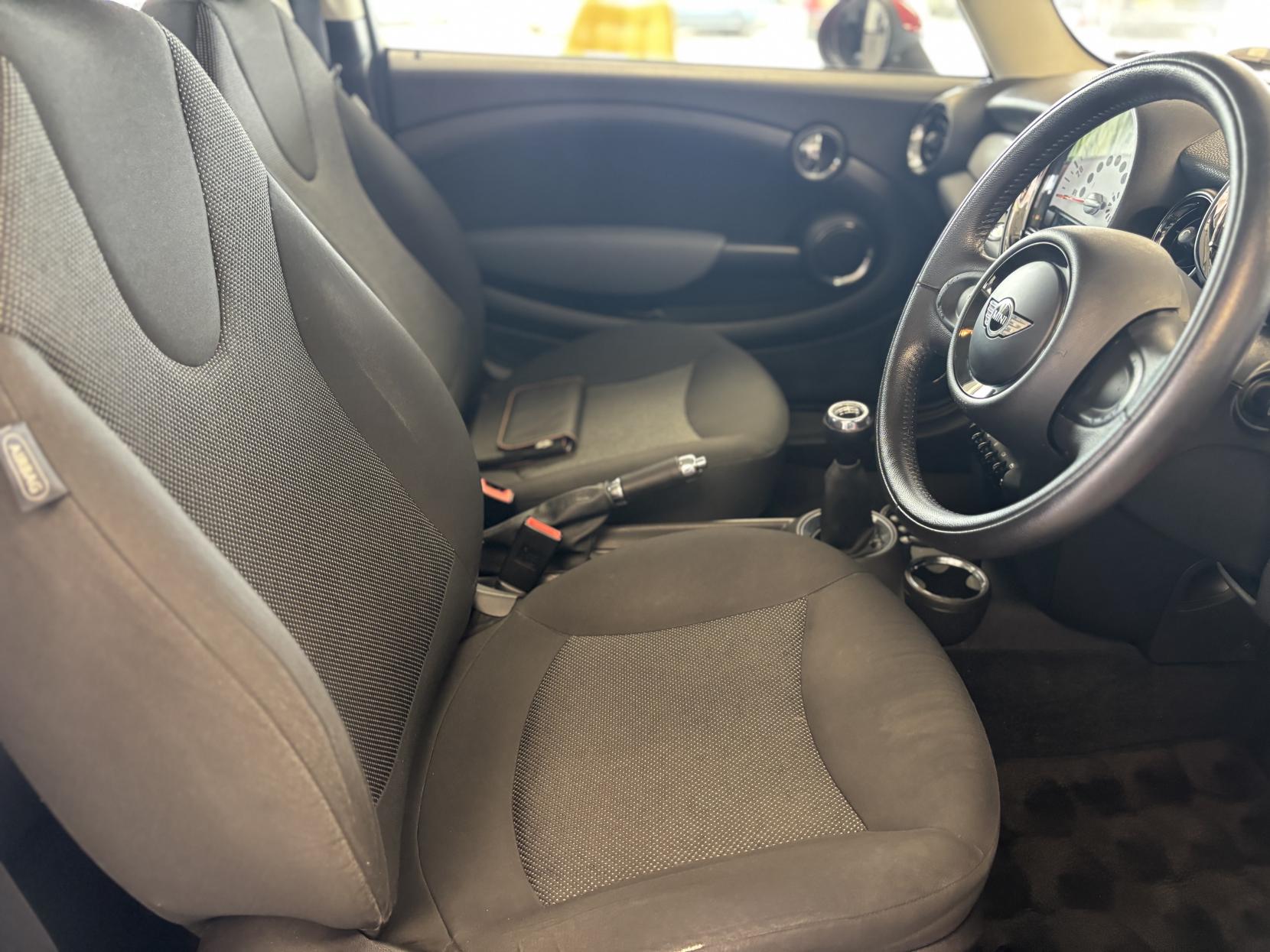 MINI Hatch 1.6 One Hatchback 3dr Petrol Manual Euro 5 (98 ps)