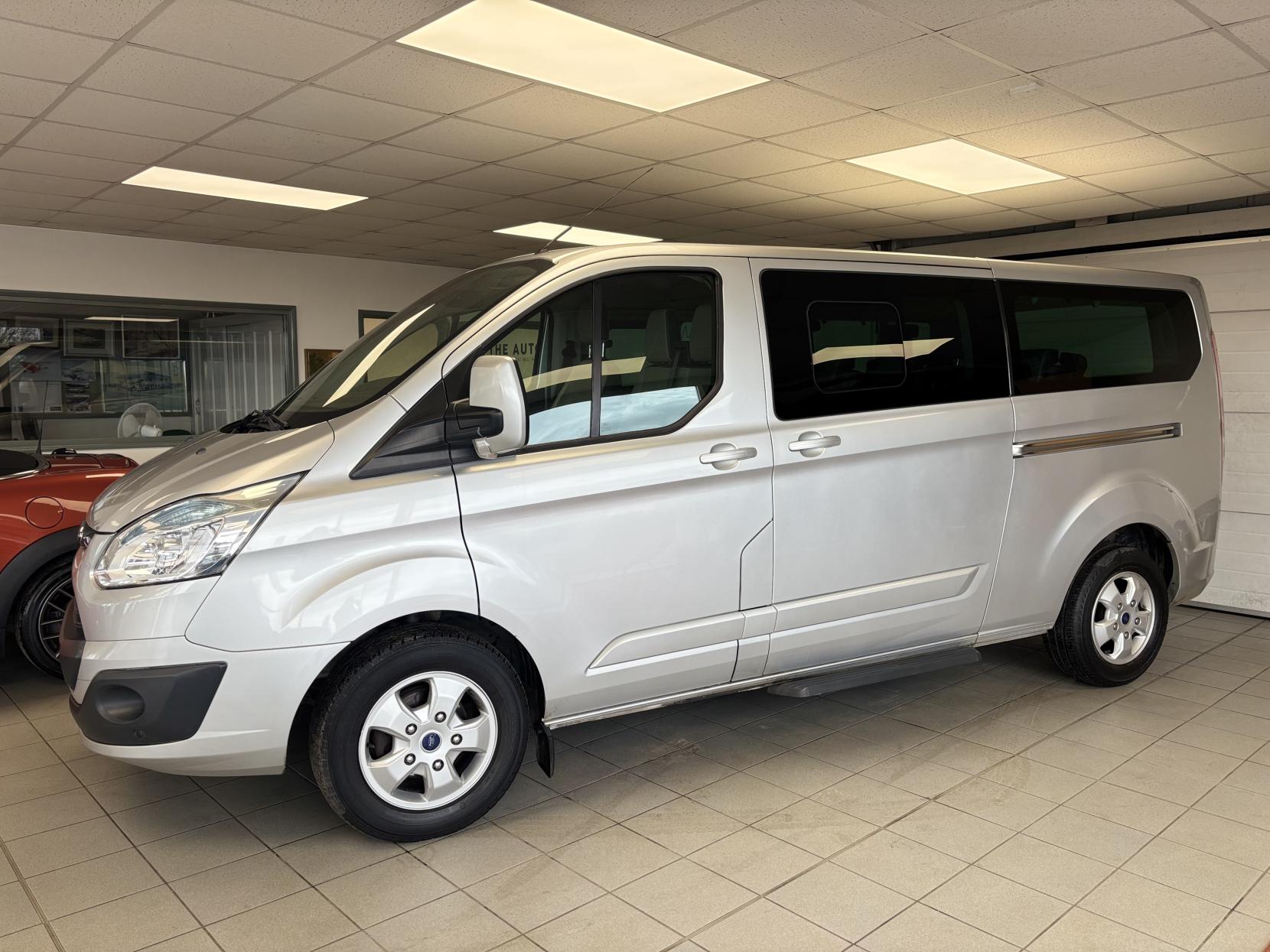 Ford Tourneo Custom 2.2 300 TDCi Limited Minibus Double Cab 5dr Diesel Manual L2 Euro 5 (s/s) (125 ps)