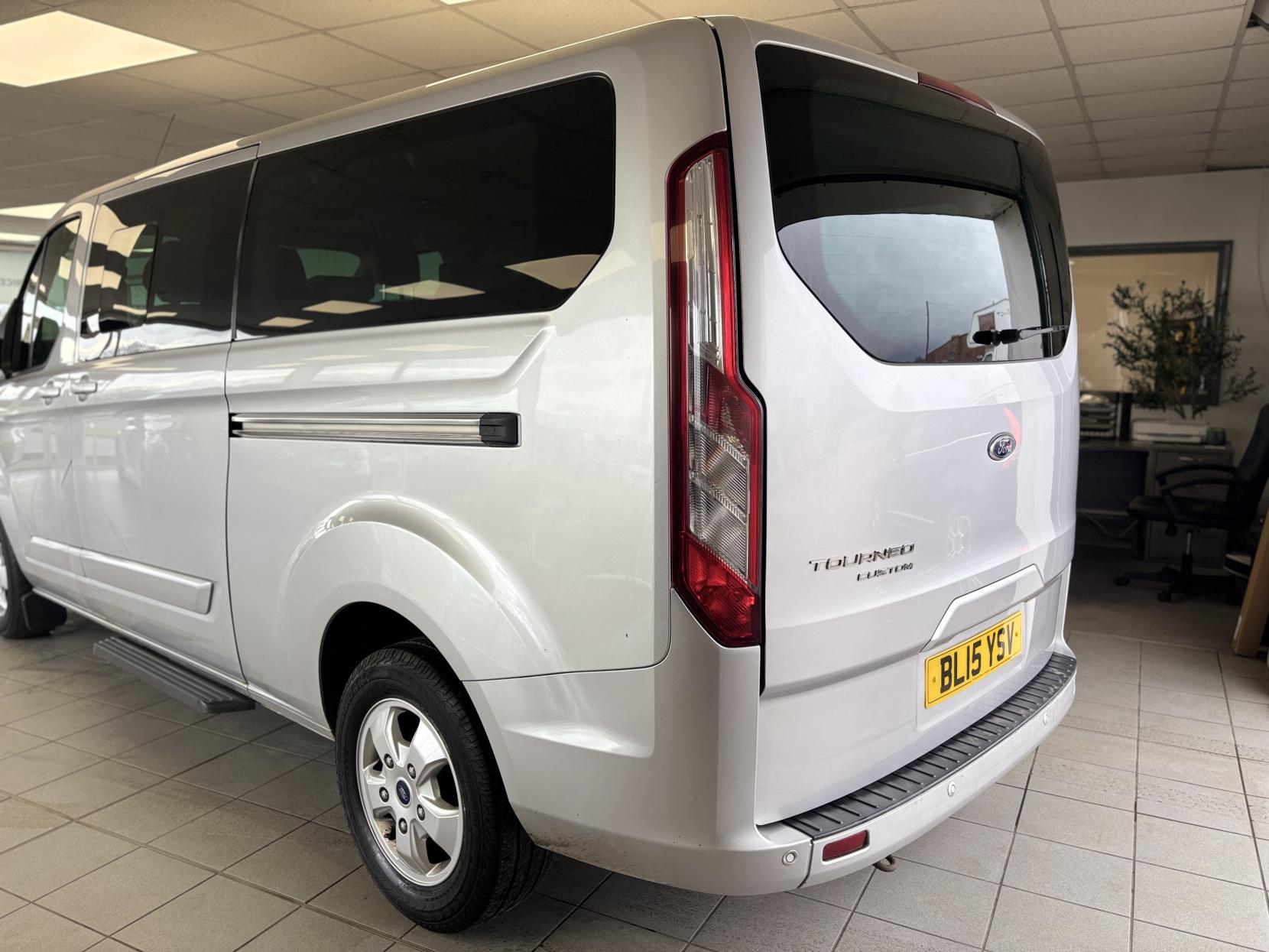 Ford Tourneo Custom 2.2 300 TDCi Limited Minibus Double Cab 5dr Diesel Manual L2 Euro 5 (s/s) (125 ps)