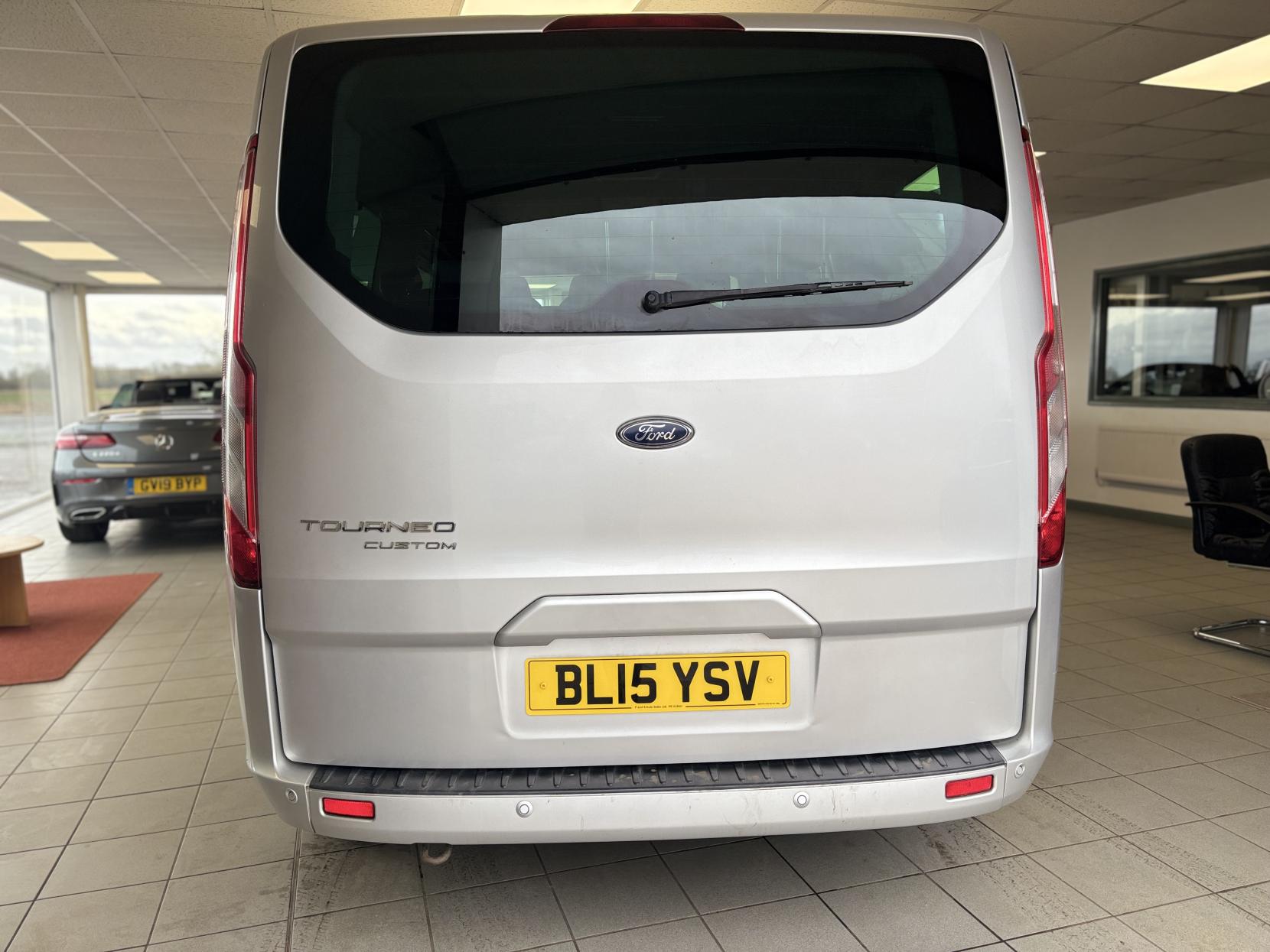 Ford Tourneo Custom 2.2 300 TDCi Limited Minibus Double Cab 5dr Diesel Manual L2 Euro 5 (s/s) (125 ps)