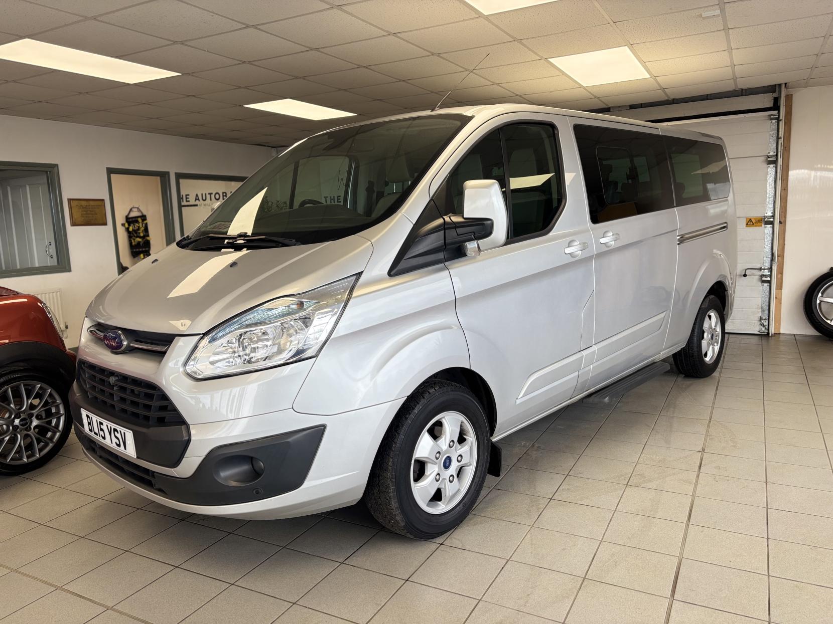 Ford Tourneo Custom 2.2 300 TDCi Limited Minibus Double Cab 5dr Diesel Manual L2 Euro 5 (s/s) (125 ps)