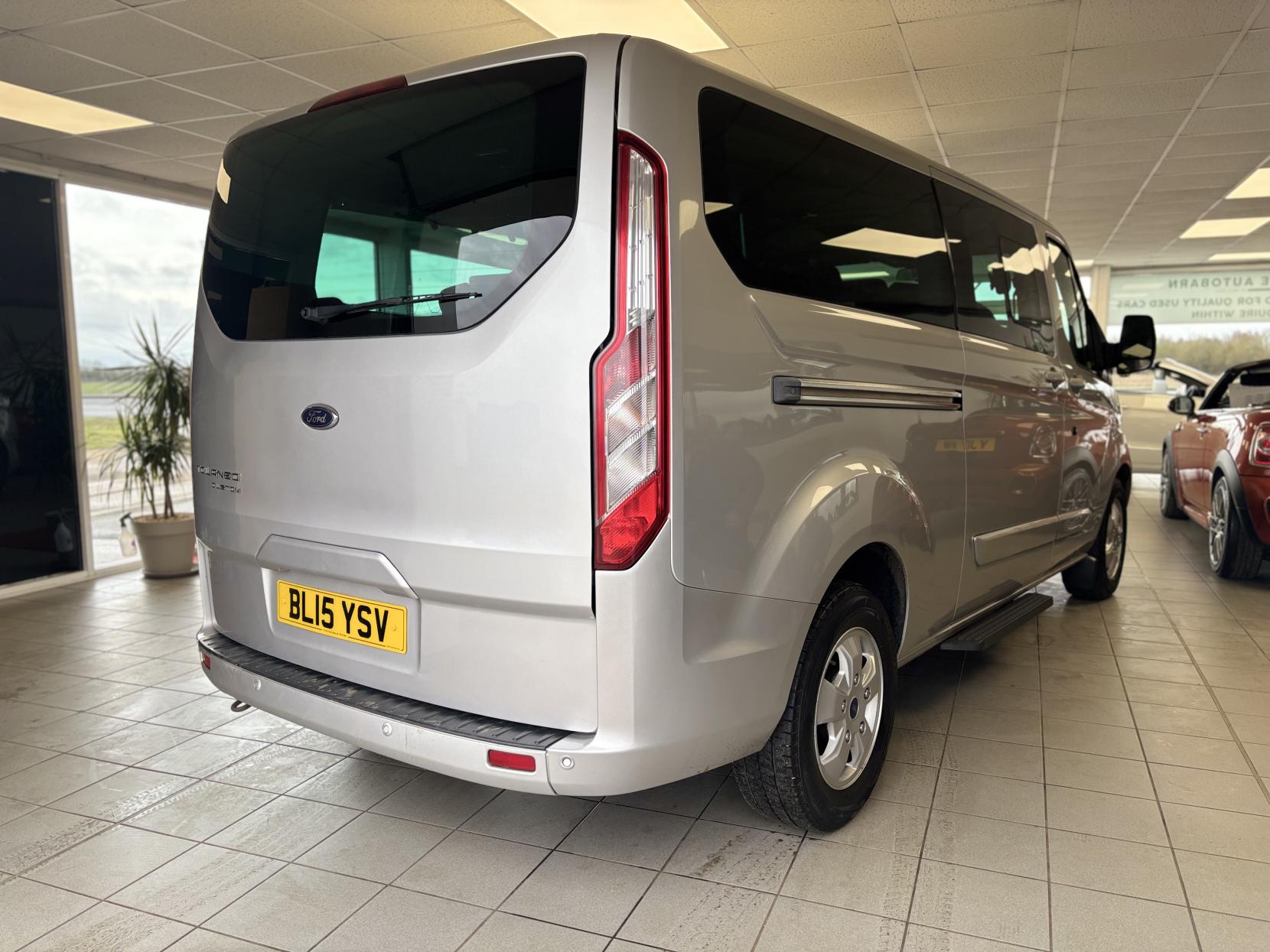 Ford Tourneo Custom 2.2 300 TDCi Limited Minibus Double Cab 5dr Diesel Manual L2 Euro 5 (s/s) (125 ps)