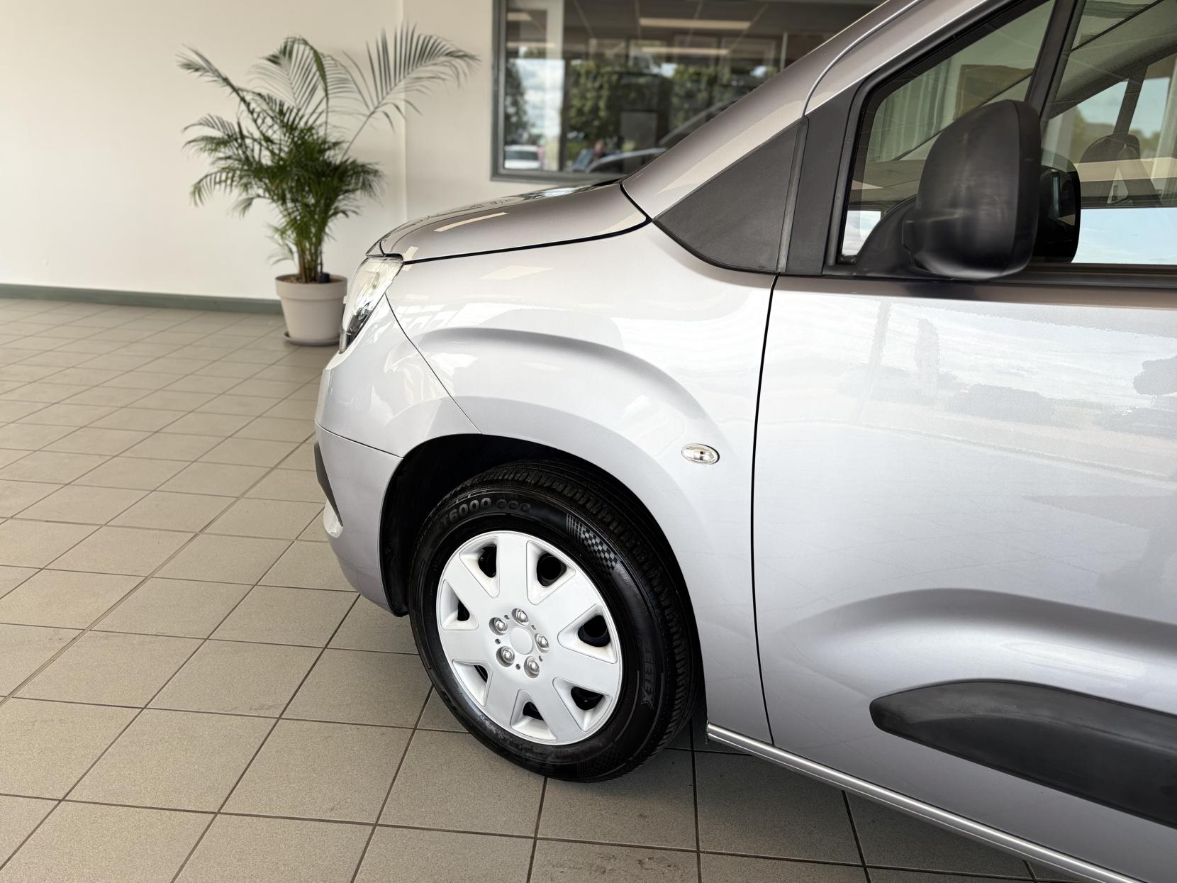 Vauxhall Combo 1.5 Turbo D 2000 Sportive Panel Van 4dr Diesel Manual L1 H1 Euro 6 (s/s) (130 ps)