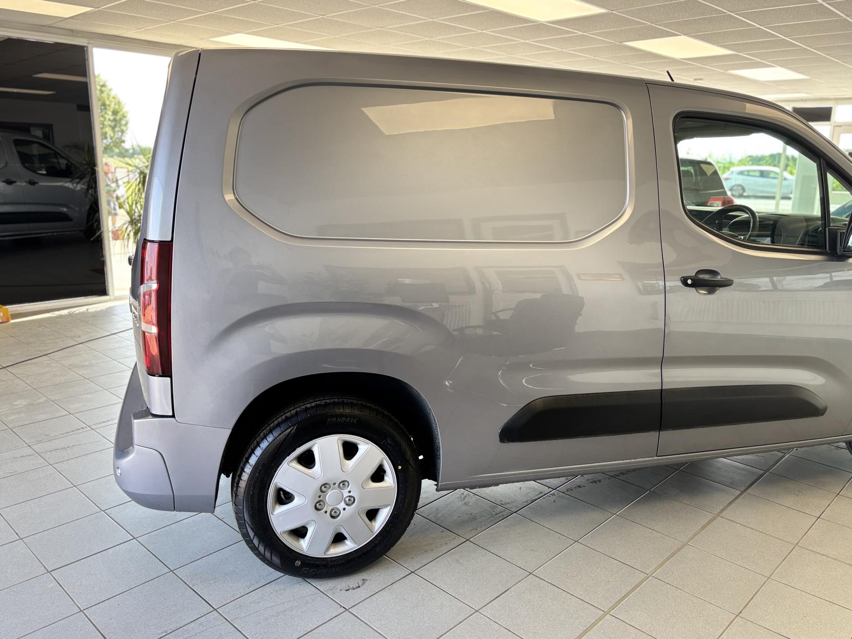 Vauxhall Combo 1.5 Turbo D 2000 Sportive Panel Van 4dr Diesel Manual L1 H1 Euro 6 (s/s) (130 ps)