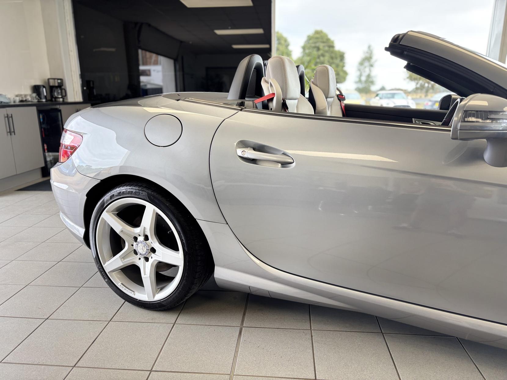 Mercedes-Benz SLK 1.8 SLK200 AMG Sport Convertible 2dr Petrol G-Tronic+ Euro 5 (s/s) (184 ps)