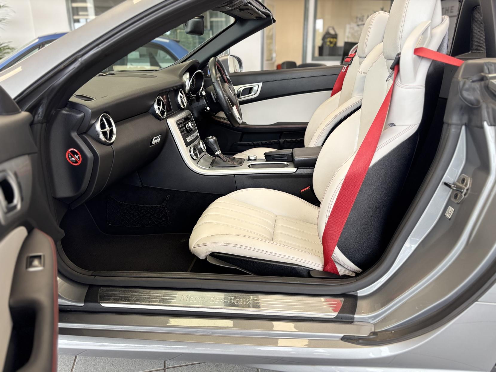 Mercedes-Benz SLK 1.8 SLK200 AMG Sport Convertible 2dr Petrol G-Tronic+ Euro 5 (s/s) (184 ps)