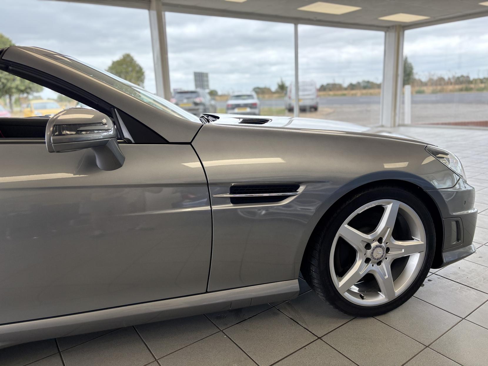 Mercedes-Benz SLK 1.8 SLK200 AMG Sport Convertible 2dr Petrol G-Tronic+ Euro 5 (s/s) (184 ps)