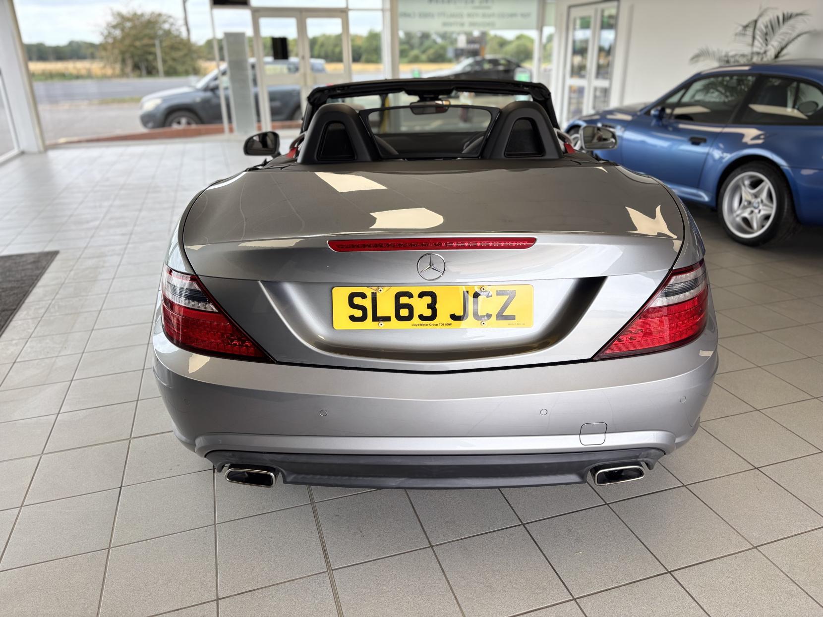 Mercedes-Benz SLK 1.8 SLK200 AMG Sport Convertible 2dr Petrol G-Tronic+ Euro 5 (s/s) (184 ps)