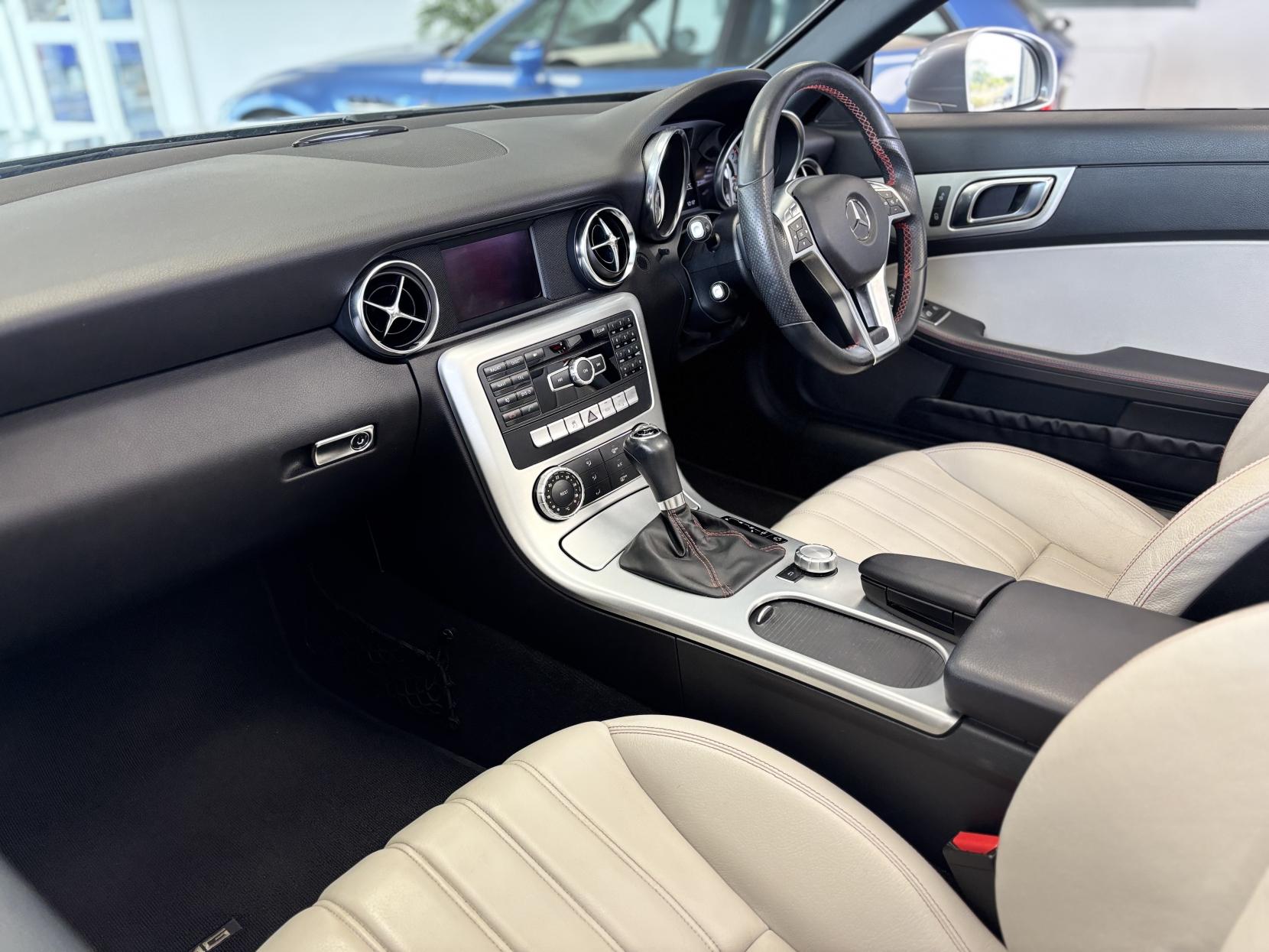 Mercedes-Benz SLK 1.8 SLK200 AMG Sport Convertible 2dr Petrol G-Tronic+ Euro 5 (s/s) (184 ps)
