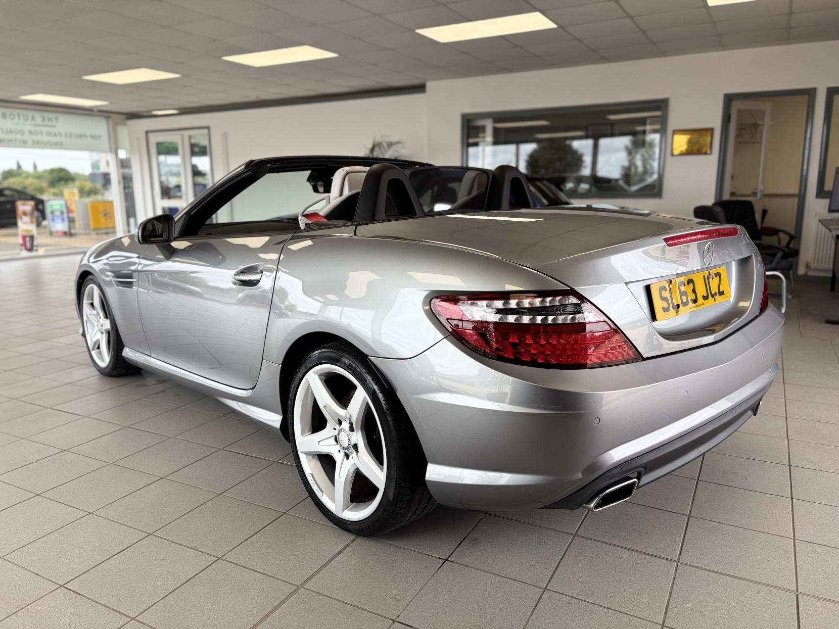 Mercedes-Benz SLK 1.8 SLK200 AMG Sport Convertible 2dr Petrol G-Tronic+ Euro 5 (s/s) (184 ps)