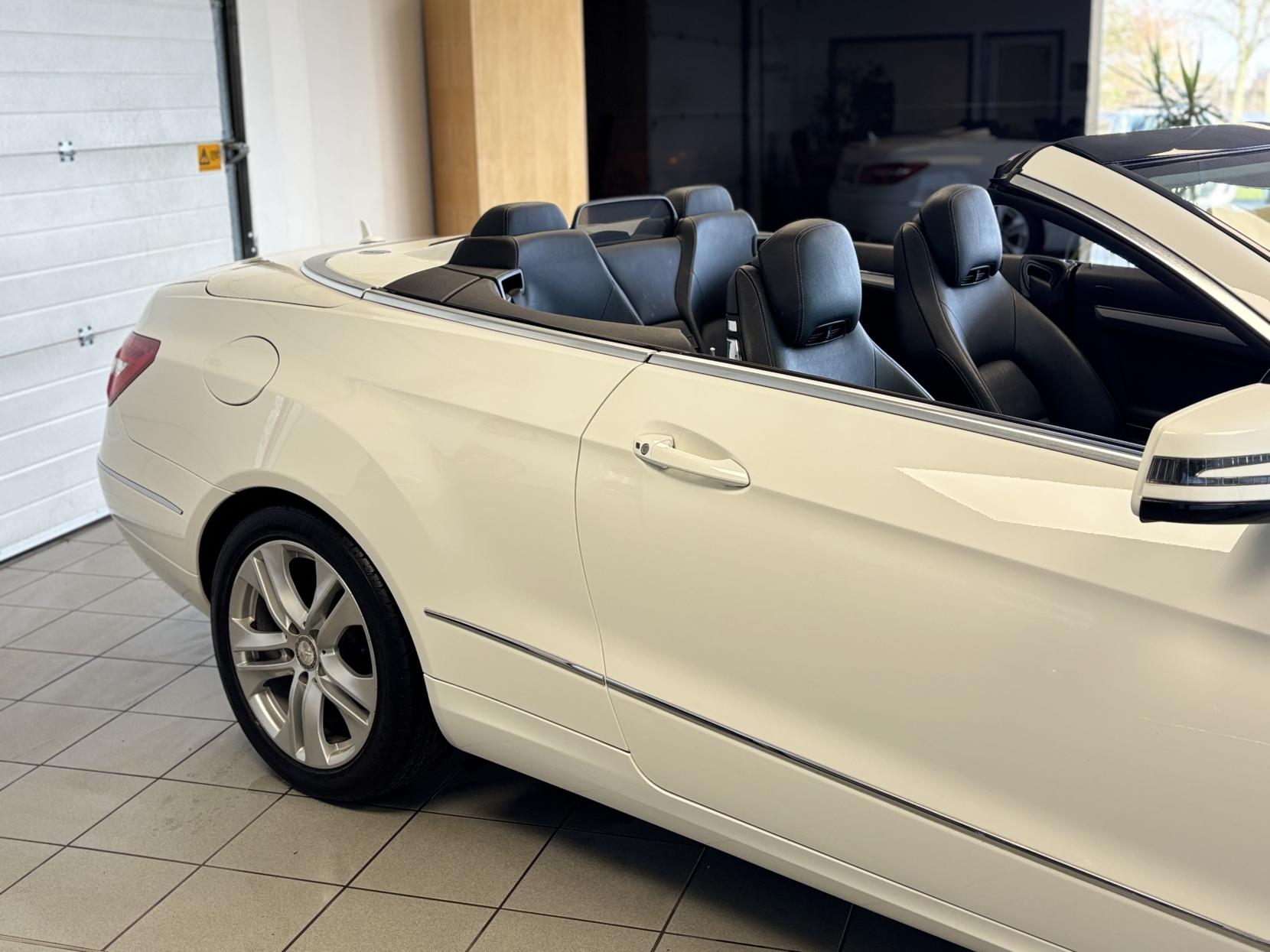 Mercedes-Benz E Class 2.1 E220 CDI BlueEfficiency SE Cabriolet 2dr Diesel G-Tronic+ Euro 5 (s/s) (170 ps)