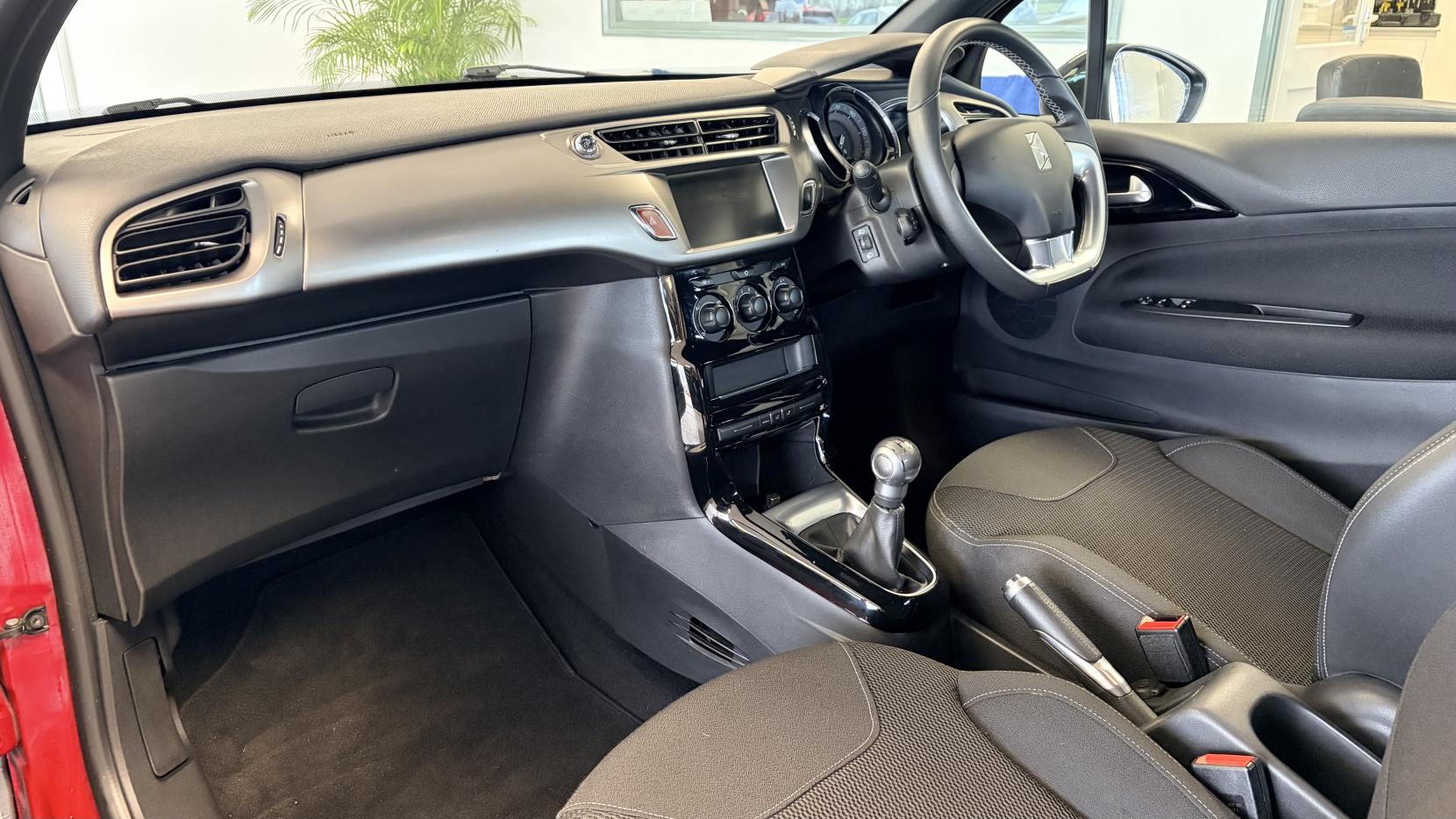 DS AUTOMOBILES DS 3 1.2 PureTech Chic Hatchback 3dr Petrol Manual Euro 6 (82 ps)