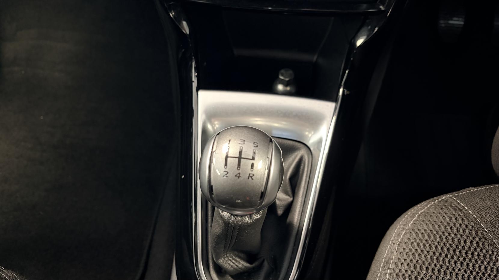 DS AUTOMOBILES DS 3 1.2 PureTech Chic Hatchback 3dr Petrol Manual Euro 6 (82 ps)