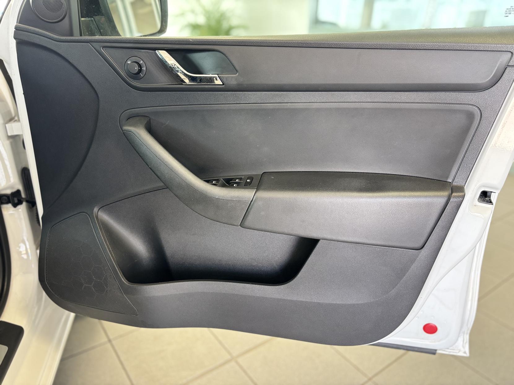 Skoda Rapid Spaceback 1.2 TSI Elegance Hatchback 5dr Petrol Manual Euro 5 (105 ps)