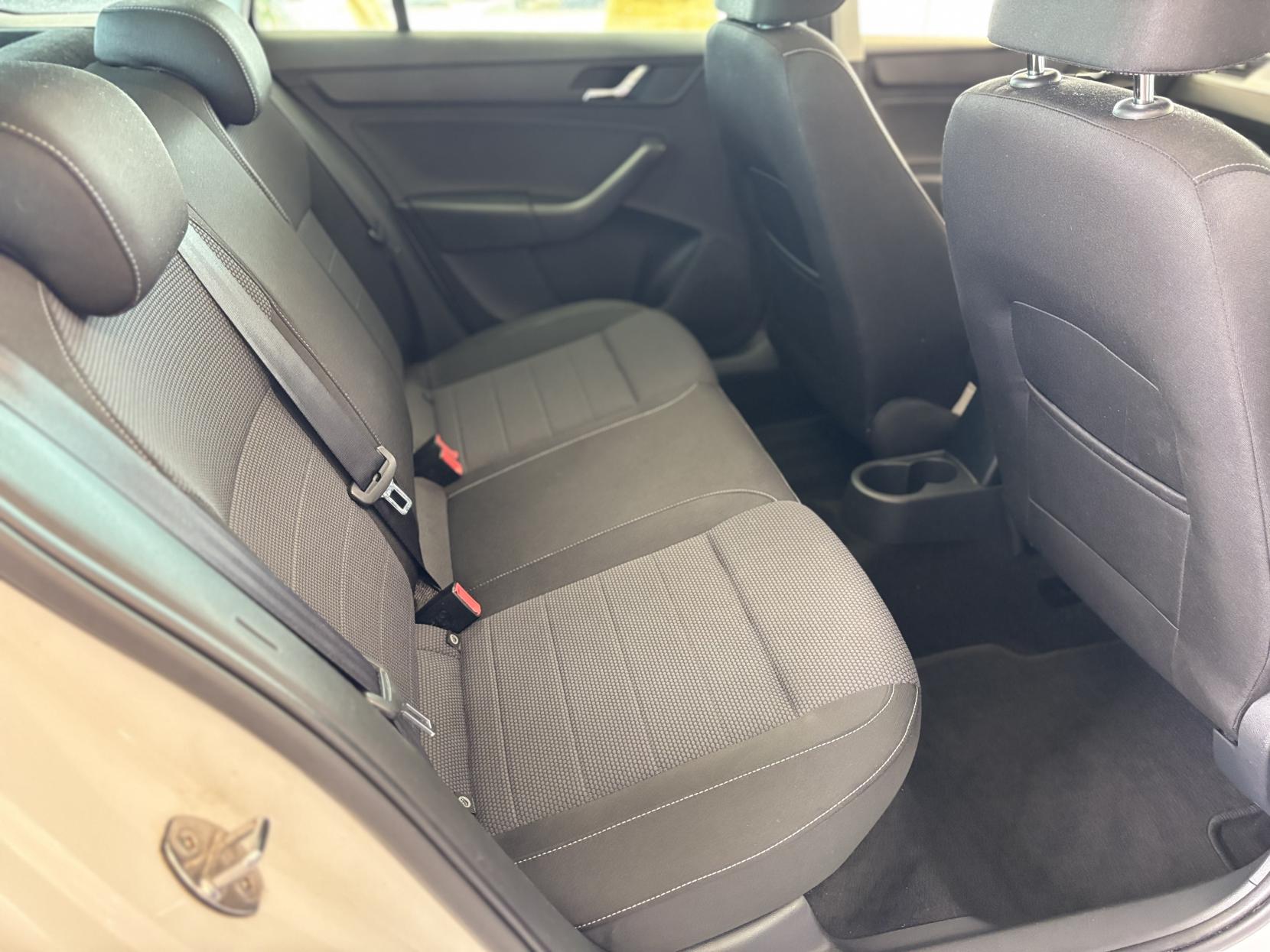 Skoda Rapid Spaceback 1.2 TSI Elegance Hatchback 5dr Petrol Manual Euro 5 (105 ps)