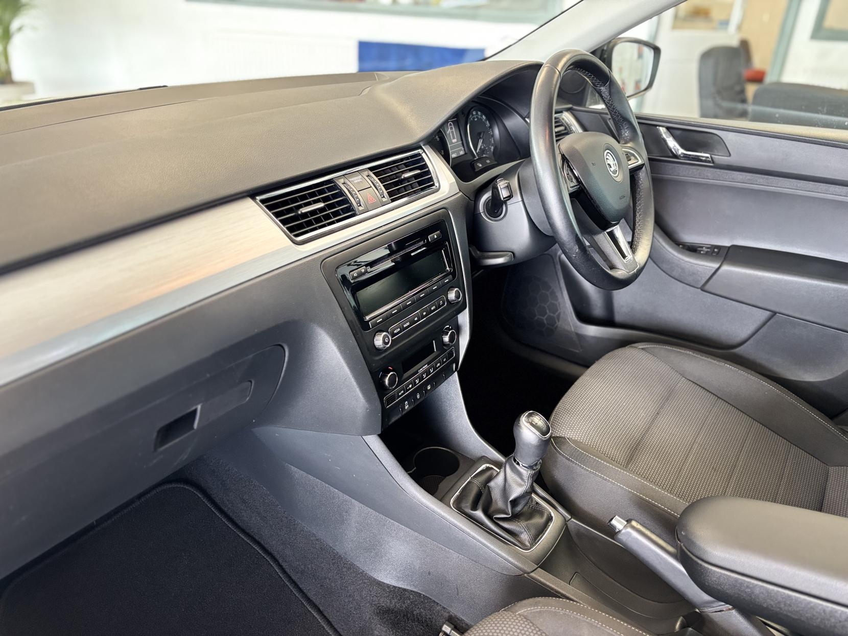 Skoda Rapid Spaceback 1.2 TSI Elegance Hatchback 5dr Petrol Manual Euro 5 (105 ps)