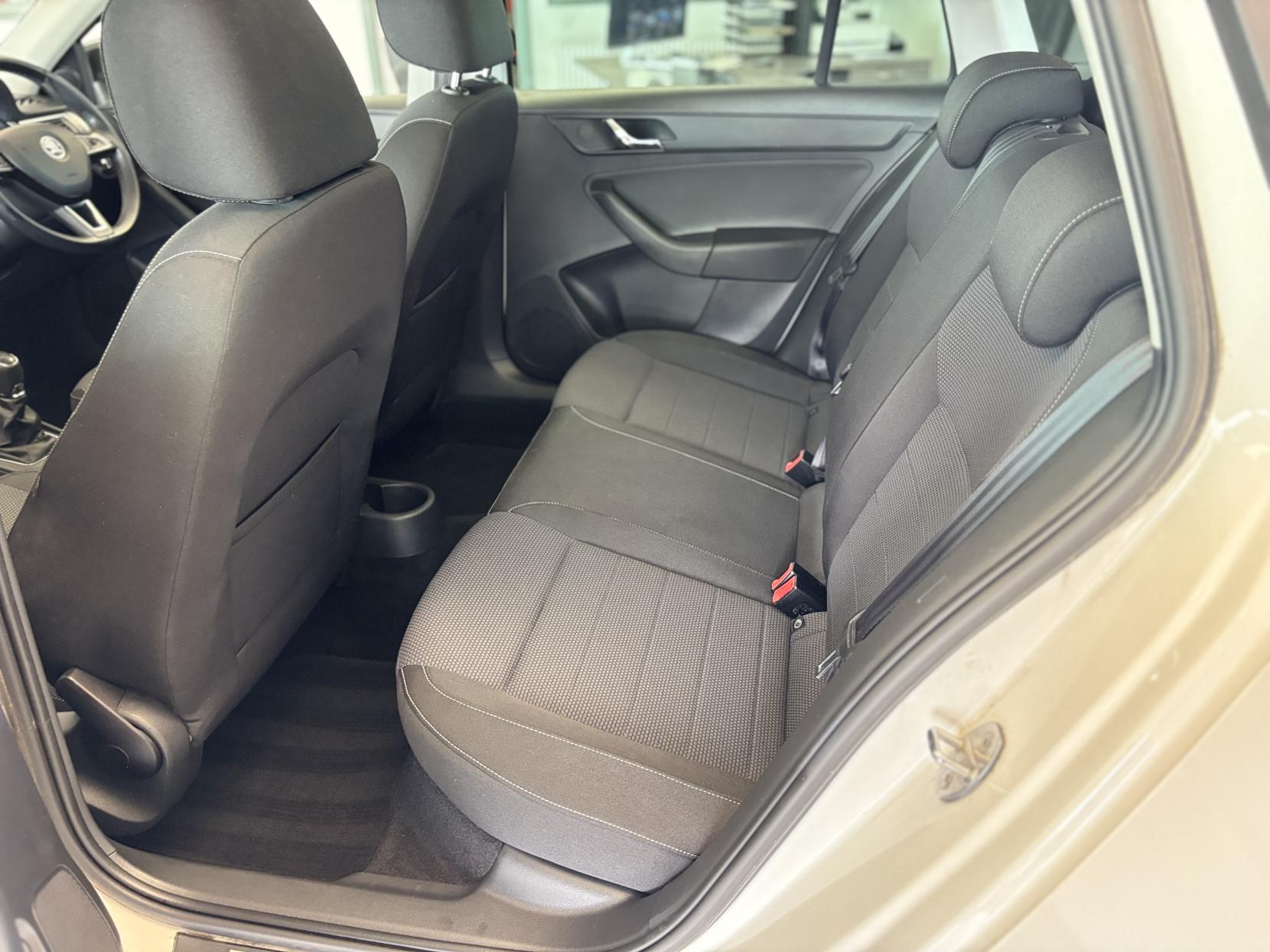 Skoda Rapid Spaceback 1.2 TSI Elegance Hatchback 5dr Petrol Manual Euro 5 (105 ps)