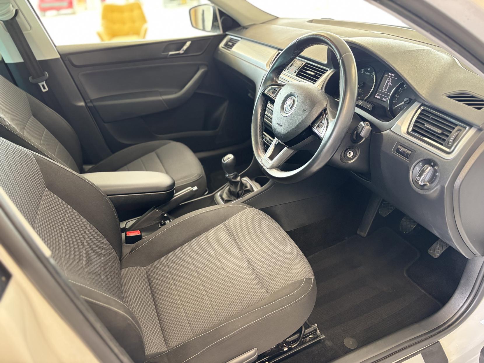 Skoda Rapid Spaceback 1.2 TSI Elegance Hatchback 5dr Petrol Manual Euro 5 (105 ps)
