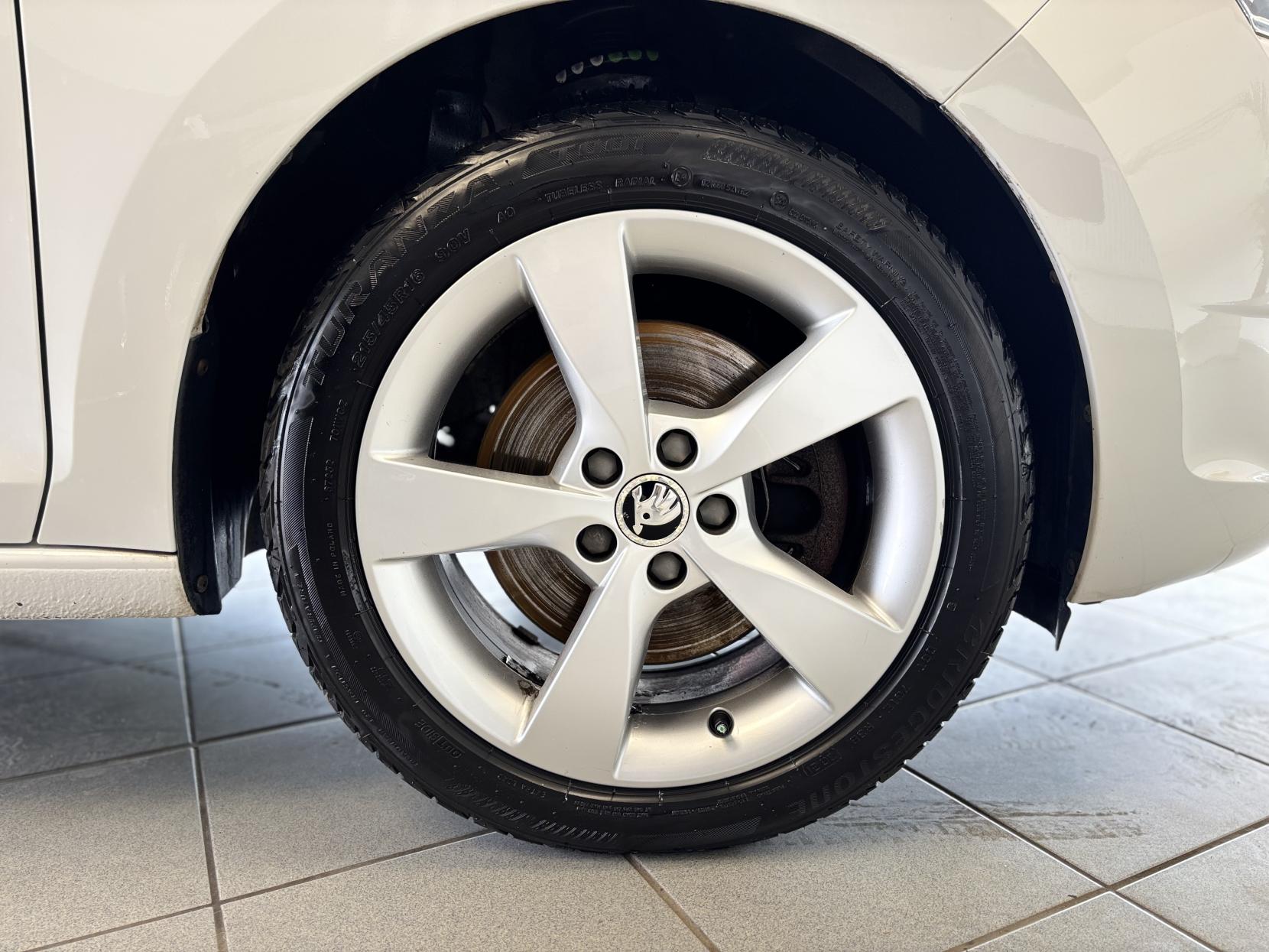 Skoda Rapid Spaceback 1.2 TSI Elegance Hatchback 5dr Petrol Manual Euro 5 (105 ps)
